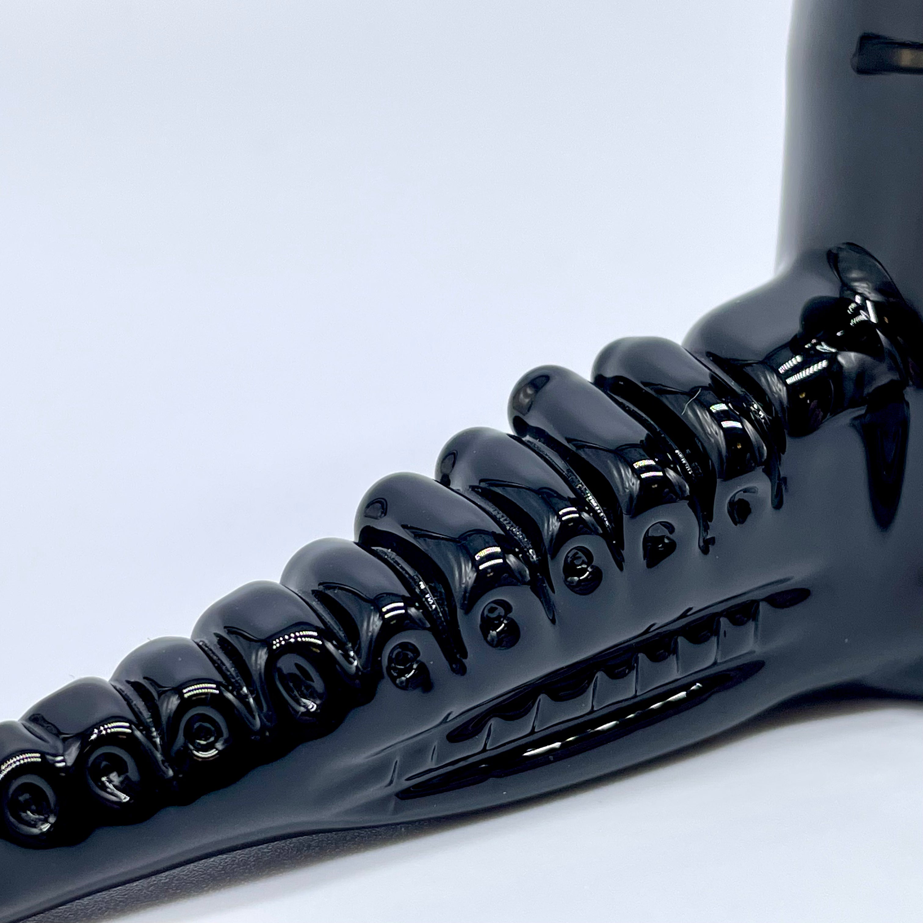 18mm Xenomorph Alien Movie-Inspired Glass Slide with Stand - Perfect for Smoking Accessories, Collectibles & Sci-Fi Fans