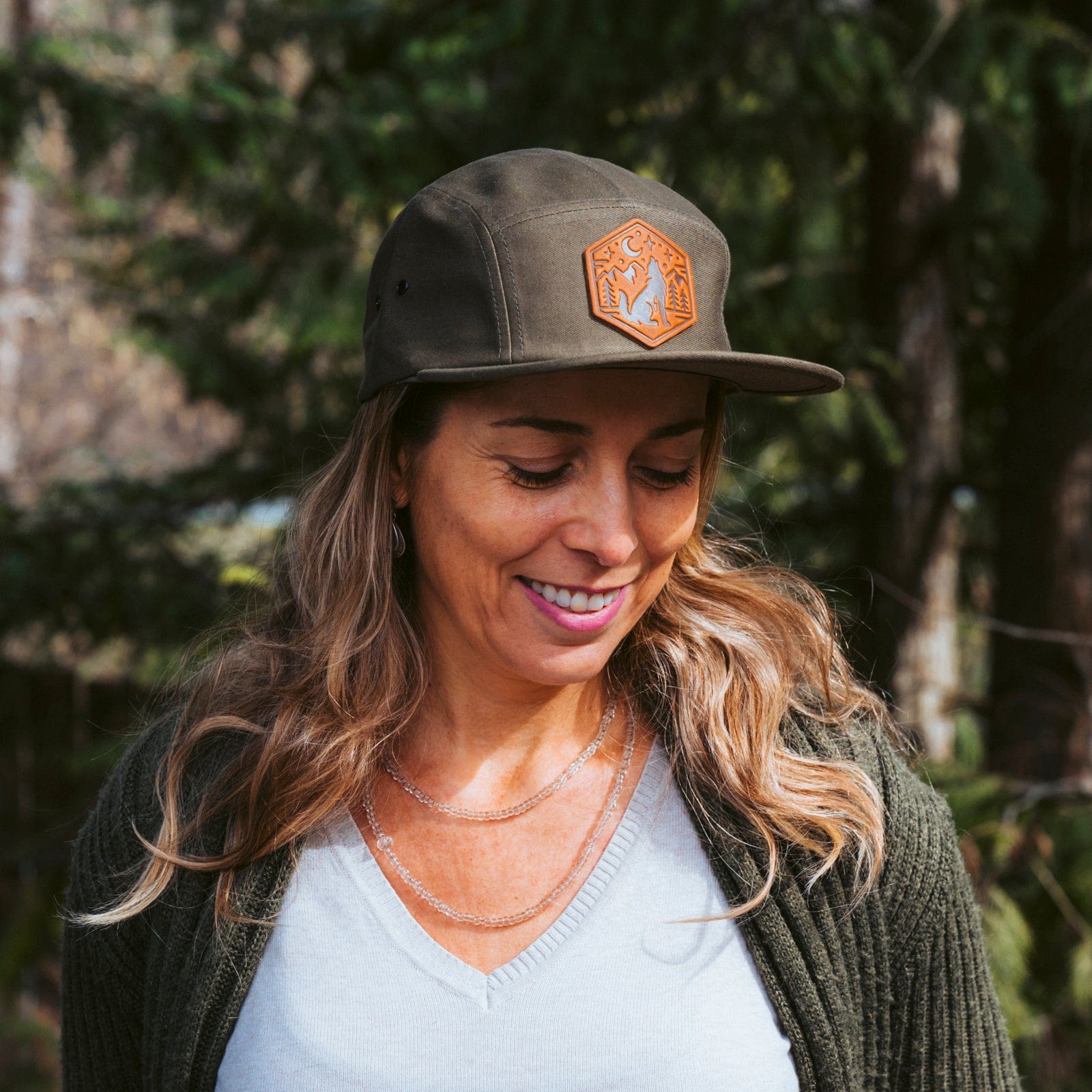 Howling Wolf Embroidered Baseball Cap - Stylish Adjustable Dad Hat for Men & Women - Perfect for Outdoor Activities, Sports, and Casual Wear