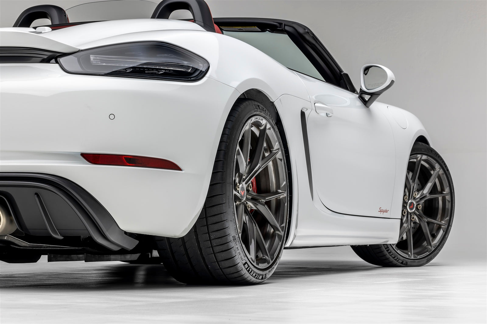 Porsche 718 Spyder VFA 103 Diecast Model Car - 1:18 Scale Collectible Toy for Adults & Kids - Perfect for Display, Gifts & Car Enthusiast Collections