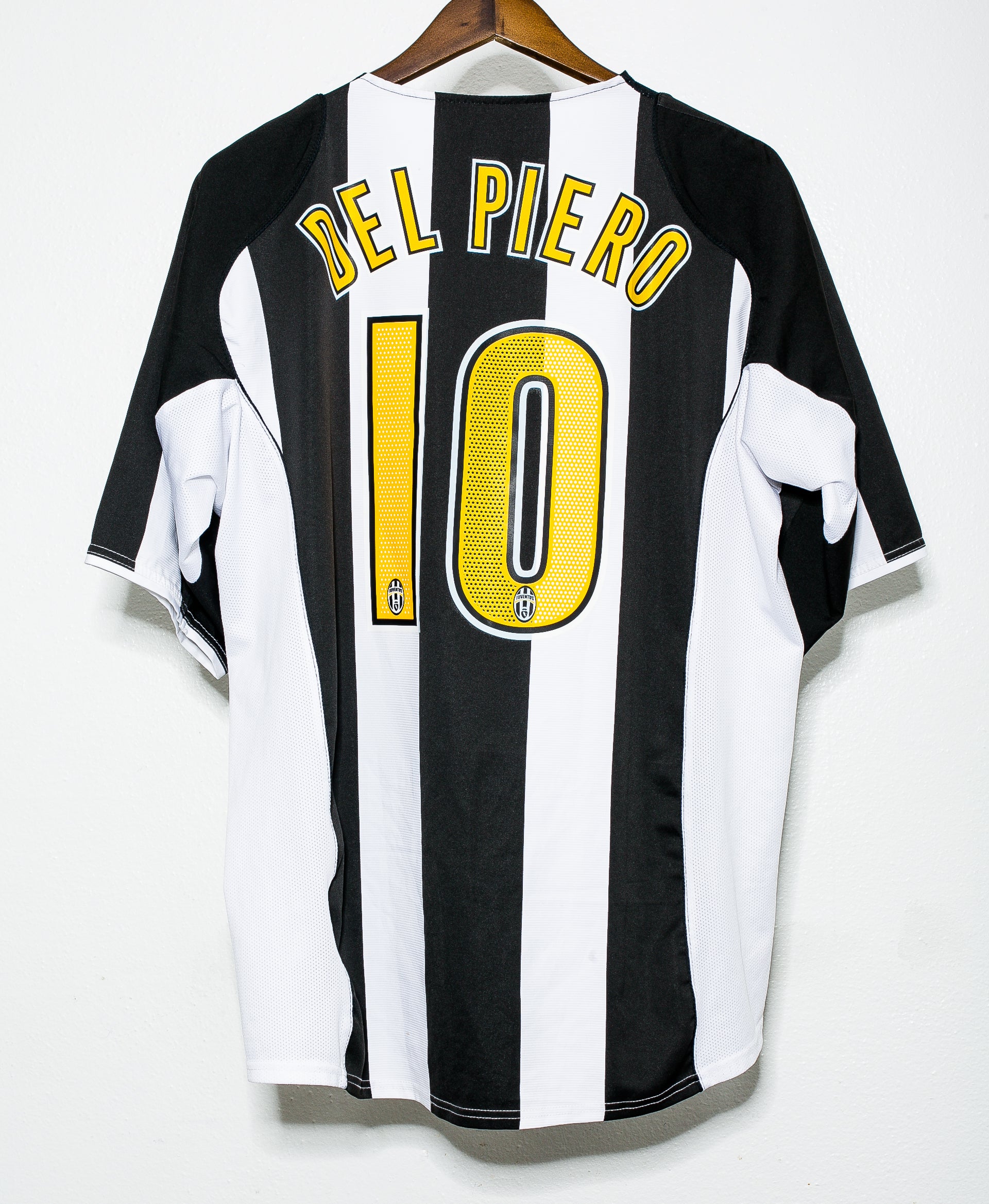 2004-2005 Juventus Home Jersey #10 Del Piero - Authentic XL Football Shirt for Soccer Fans & Collectors - Perfect for Match Days, Cosplay & Sports Memorabilia Display