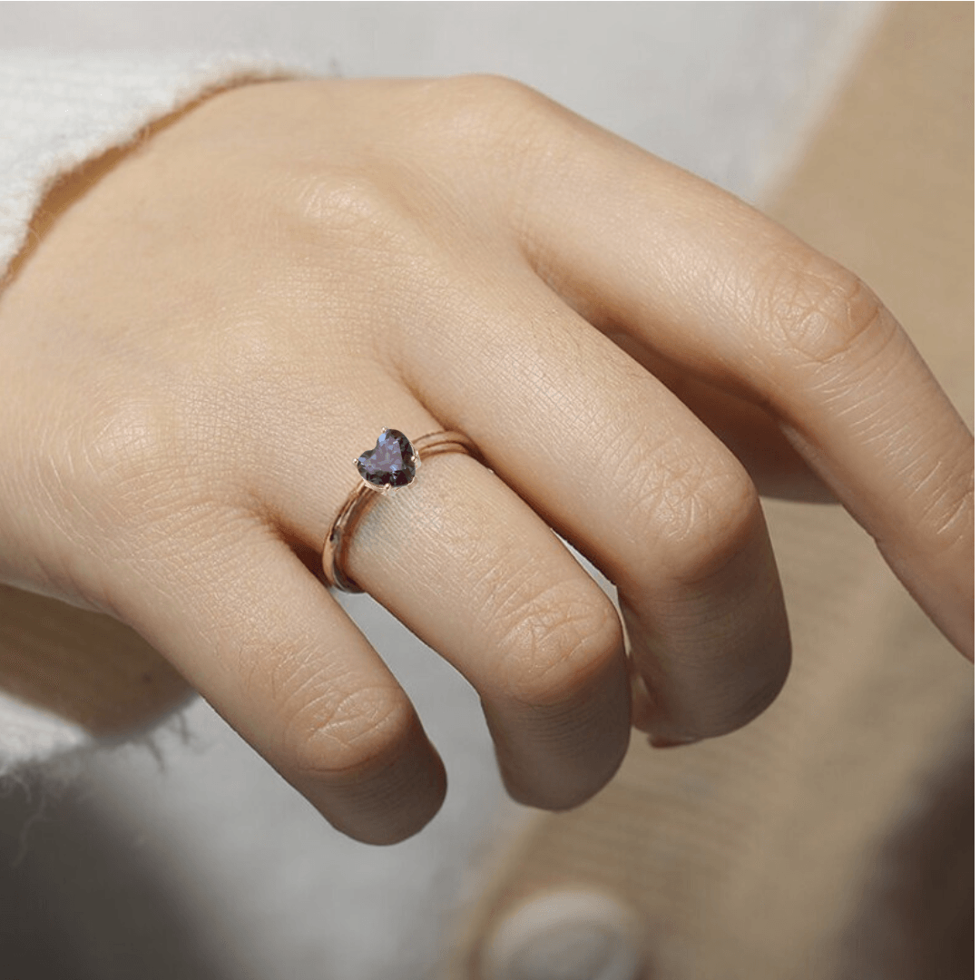 Alexandrite Solitaire Heart Ring - Genuine Alexandrite Gemstone Engagement Ring for Women, 14K Gold Heart-Shaped Promise Ring, Perfect for Valentine's Day, Anniversary & Romantic Gifts