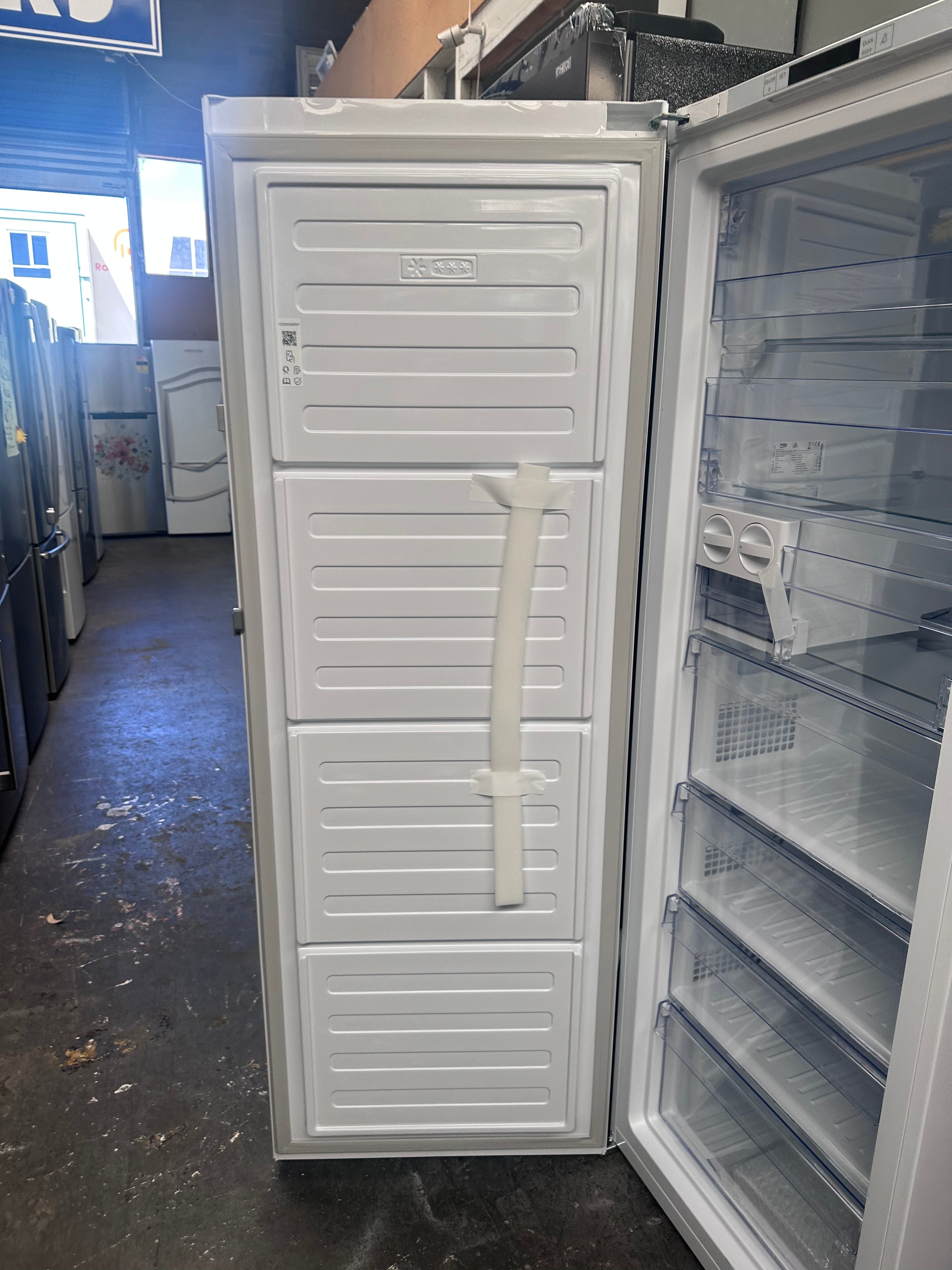 Beko 250L Upright Frost Free Freezer BVF290W - Energy Efficient, Made in Europe, 12 Month Warranty (Carton Damaged) - Perfect for Home, Restaurant & Commercial Kitchen Storage