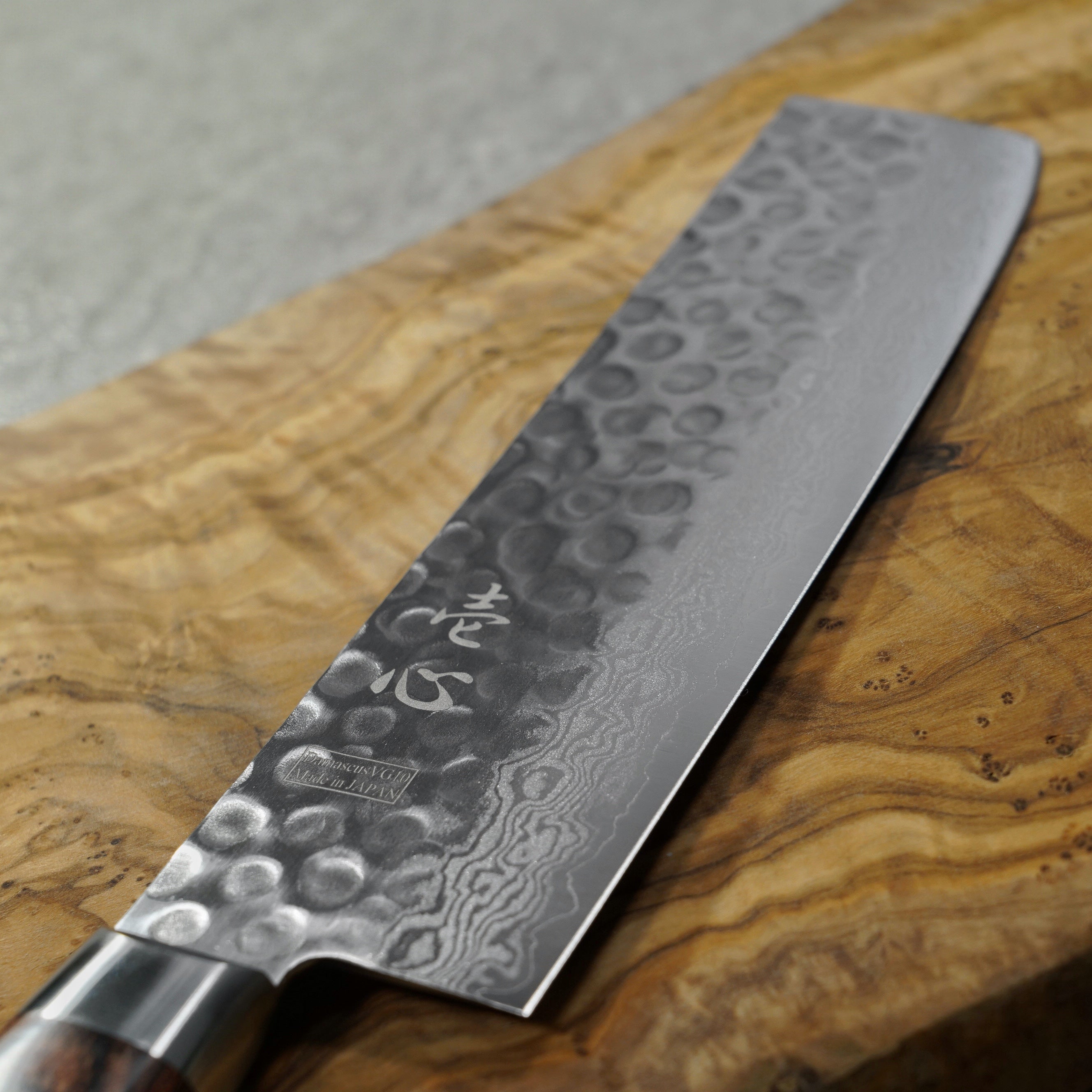 Premium Isshin Hammered 17-Layer Damascus VG10 Nakiri Knife 160mm - Japanese Vegetable & Meat Cleaver for Professional Chefs & Home Cooking