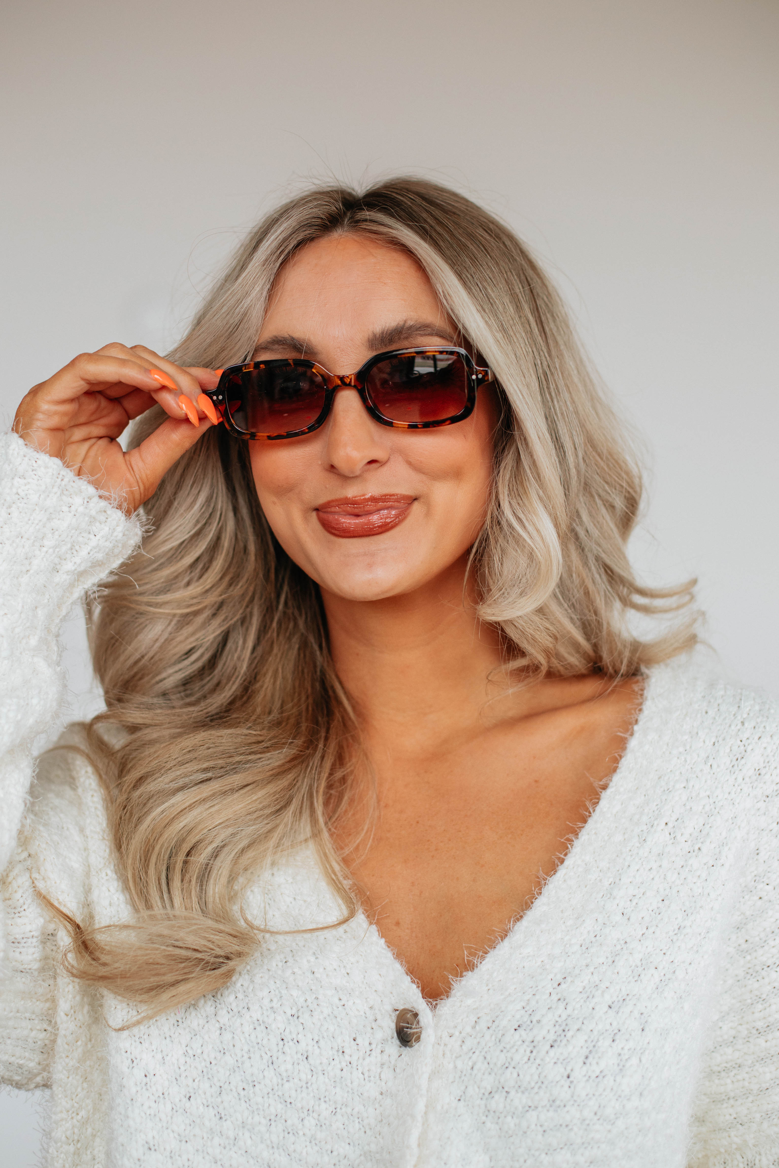 Frame Of Mind Sunglasses - Stylish UV Protection Shades for Men & Women - Perfect for Outdoor Activities, Beach, Driving & Fashion