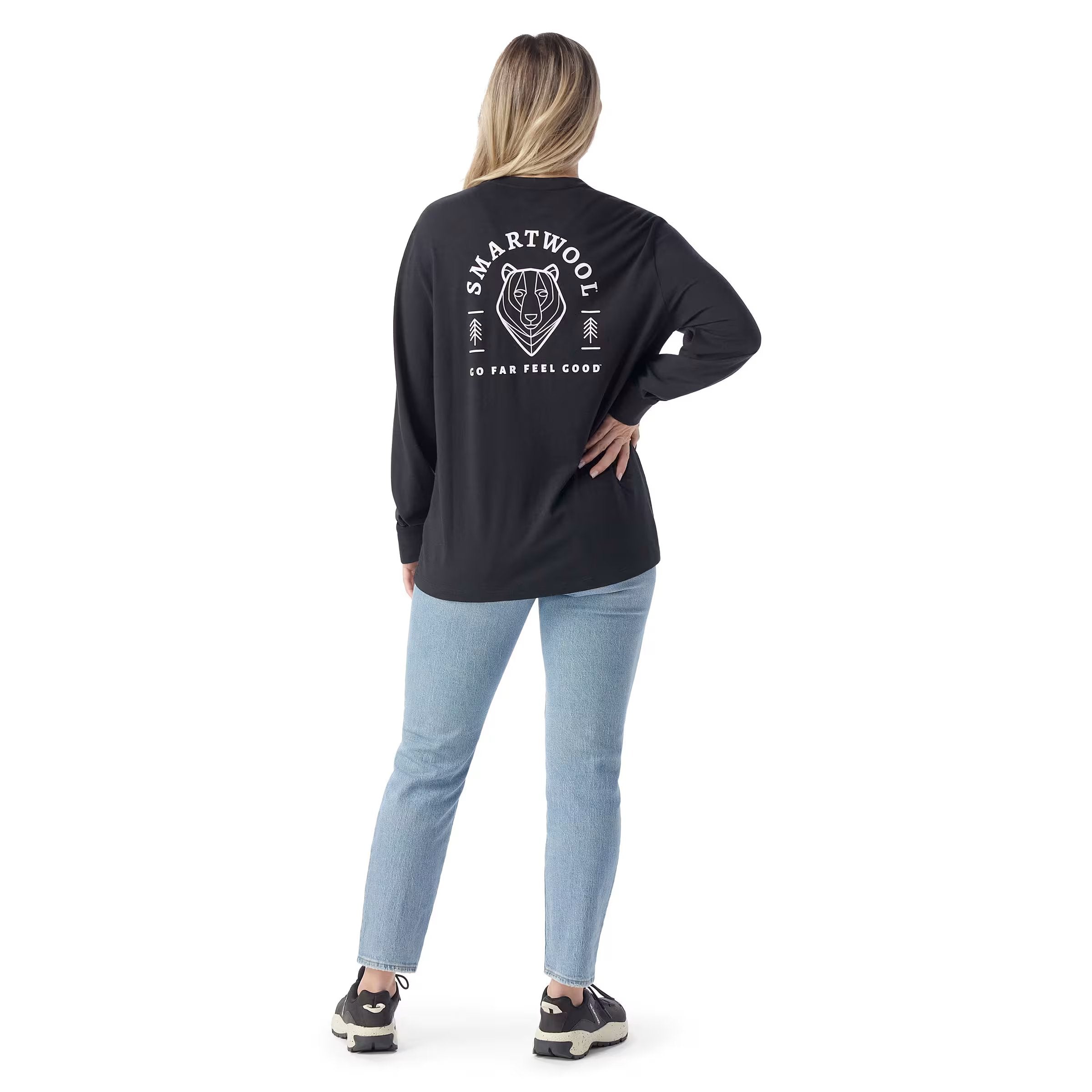 Bear Stare Graphic Long Sleeve T-Shirt for Men & Women | Vintage Animal Print Tee | Casual Streetwear Fashion | Perfect for Fall Outfits, Date Nights & Weekend Wear