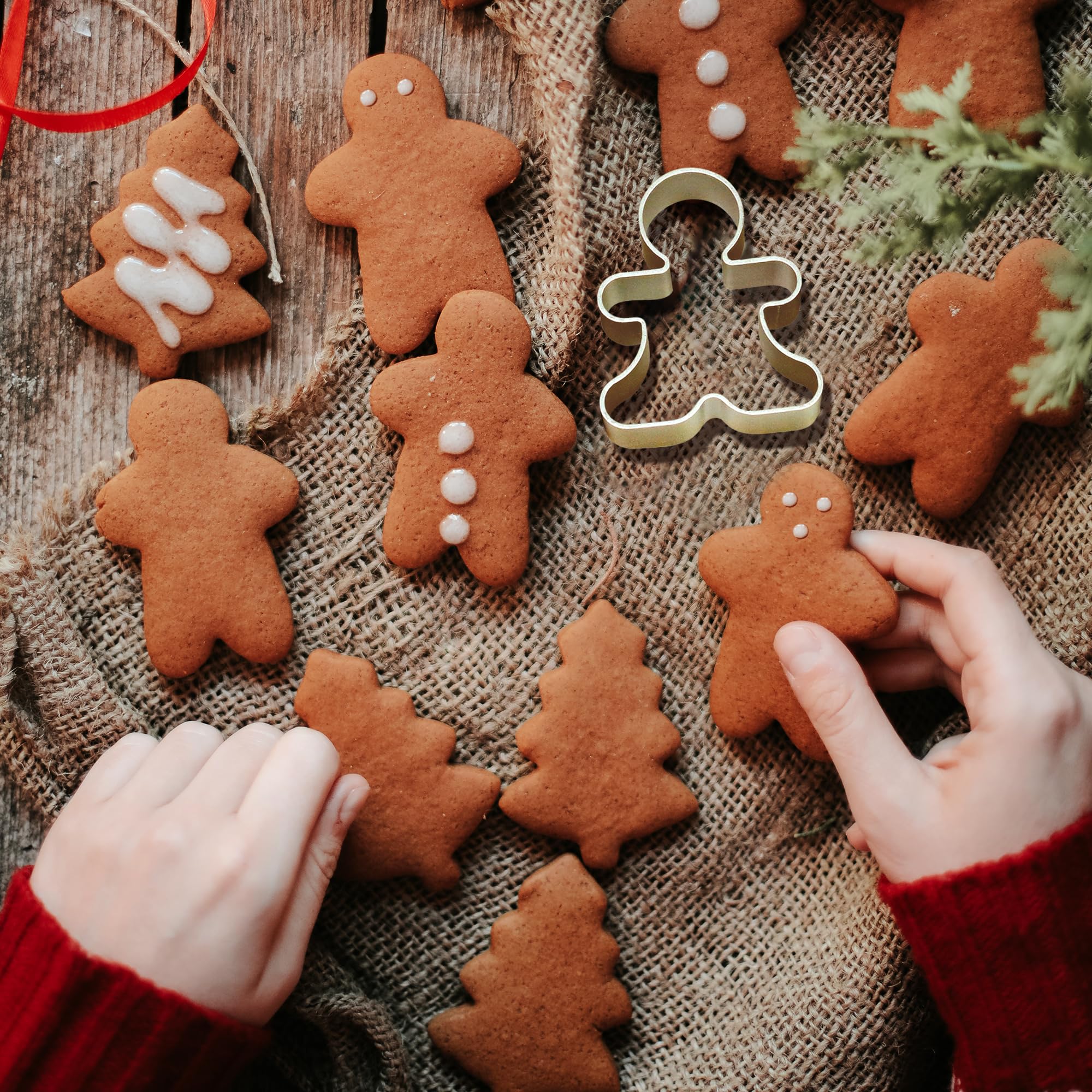 6-Piece Stainless Steel Gingerbread Man Cookie Cutters - Christmas Lebkuchen Baking Molds for Holiday Cookies, DIY Desserts & Festive Baking (Perfect for Christmas, Halloween, and Baking Parties)
