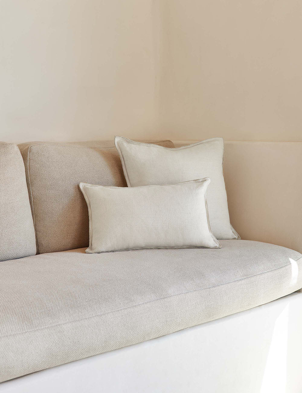 Arlo Linen Pillow - Premium Soft Linen Pillow Cover for Bed, Couch & Home Decor - Breathable & Comfortable for All Seasons