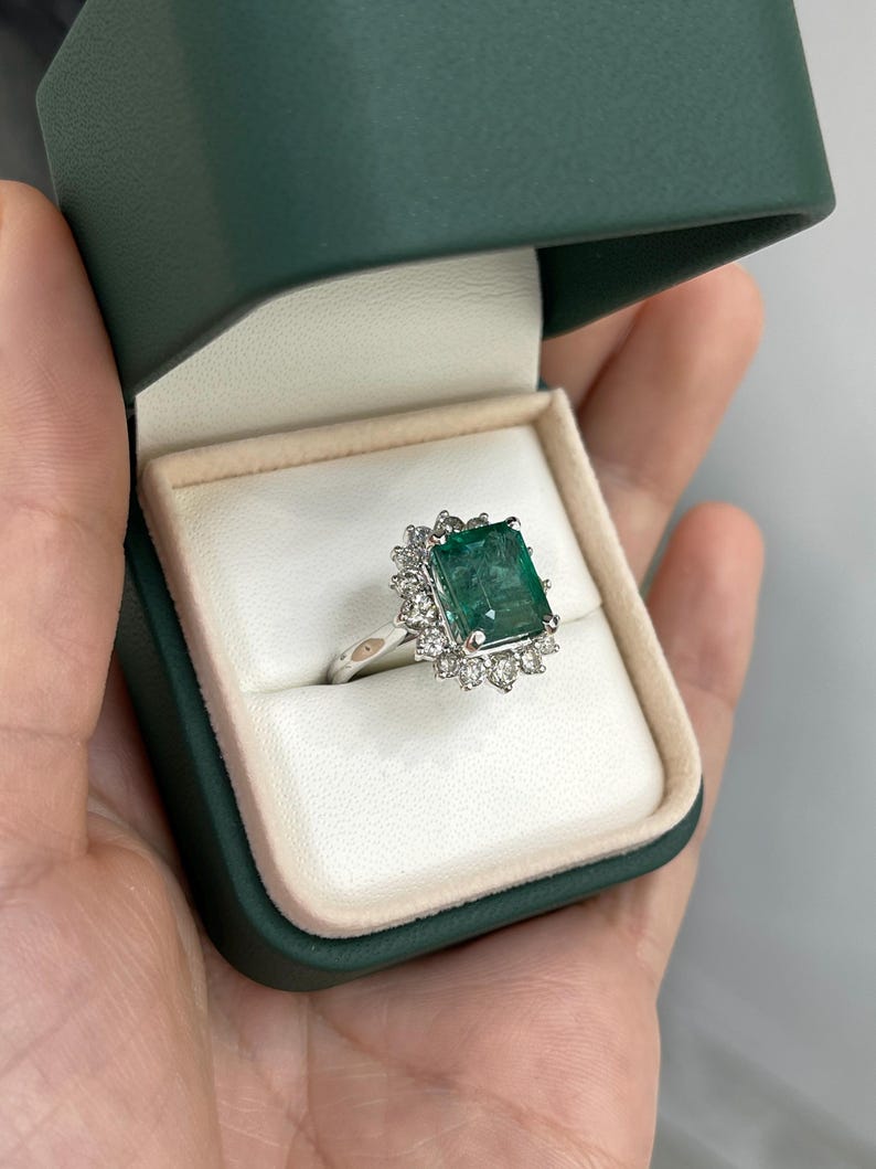 14K Gold Deep Green Emerald Engagement Ring with Diamond Halo - 6.64tcw, Vintage Style Wedding Ring for Women, Perfect for Proposals, Anniversaries & Special Occasions