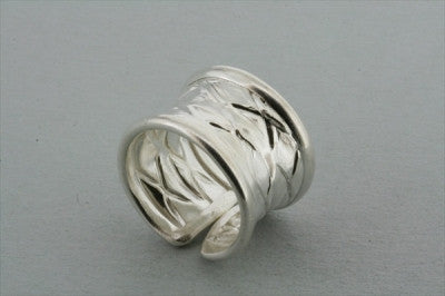 Elegant Rimmed Creased Ring for Women - Dainty Stackable Band Jewelry - Perfect for Everyday Wear, Gifts & Special Occasions