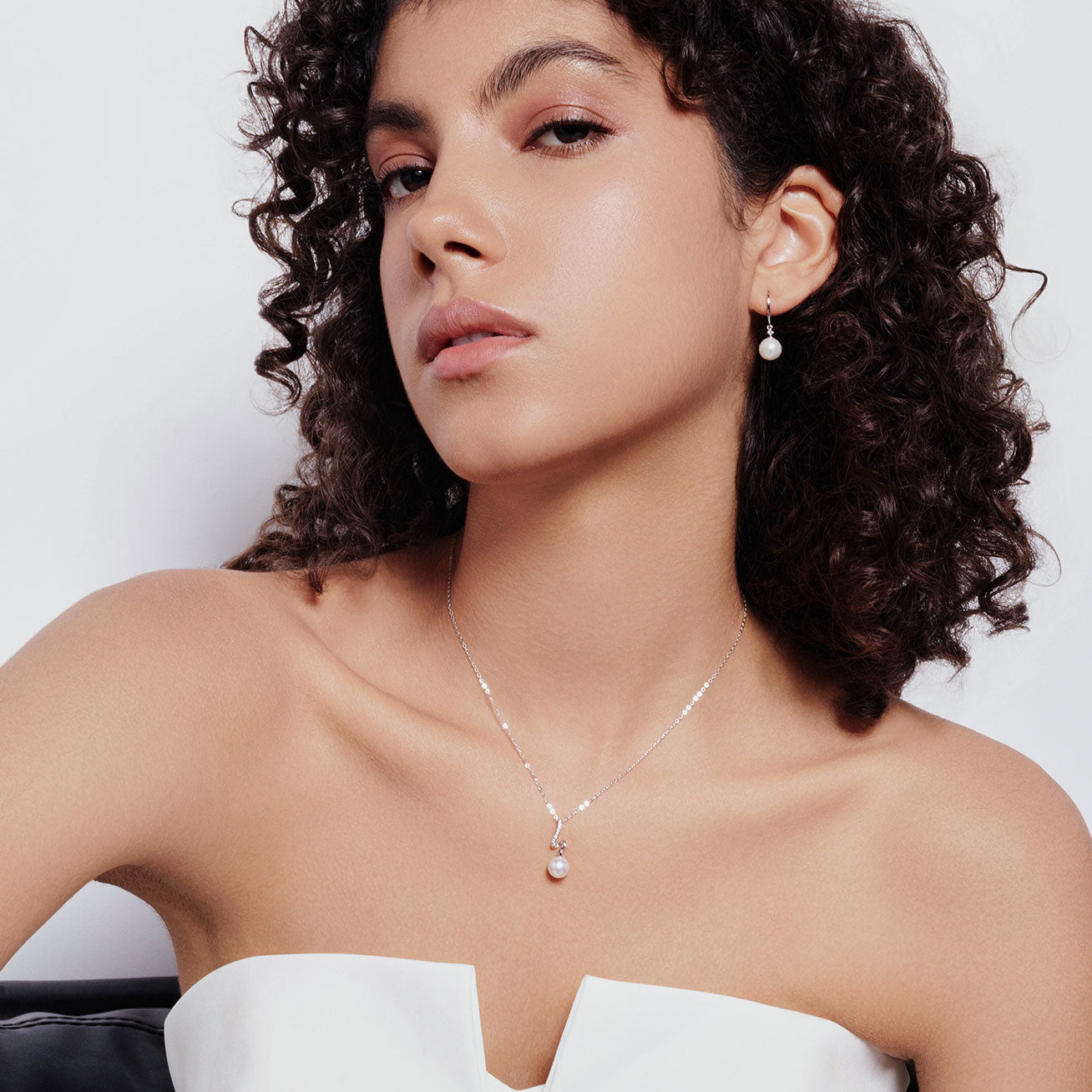 18K Solid Gold Diamond Hanadama Akoya Pearl Necklace KN00277 | Luxury Pearl Jewelry for Women, Elegant Gift for Wedding, Anniversary & Special Occasions