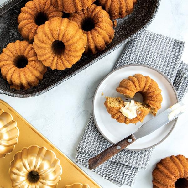 Nordicware Anniversary Bundtlettes - 6-Cavity Mini Bundt Cake Pan, Non-Stick Baking Mold for Perfect Mini Cakes - Ideal for Birthday Parties, Holiday Desserts & Home Baking Gifts