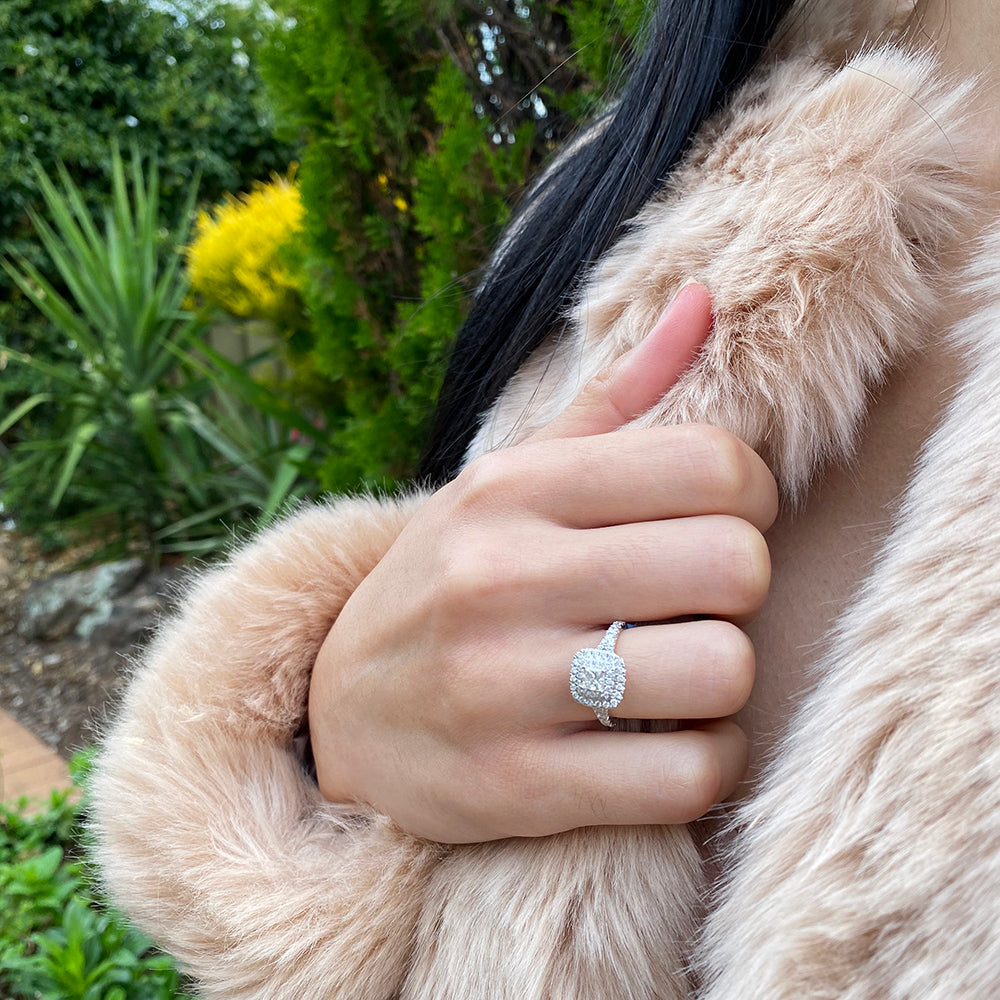1 Carat Princess Cut Diamond Solitaire Ring in 9K White Gold with Brilliant Halo & Side Stones - Perfect for Engagement, Wedding & Anniversary Gifts