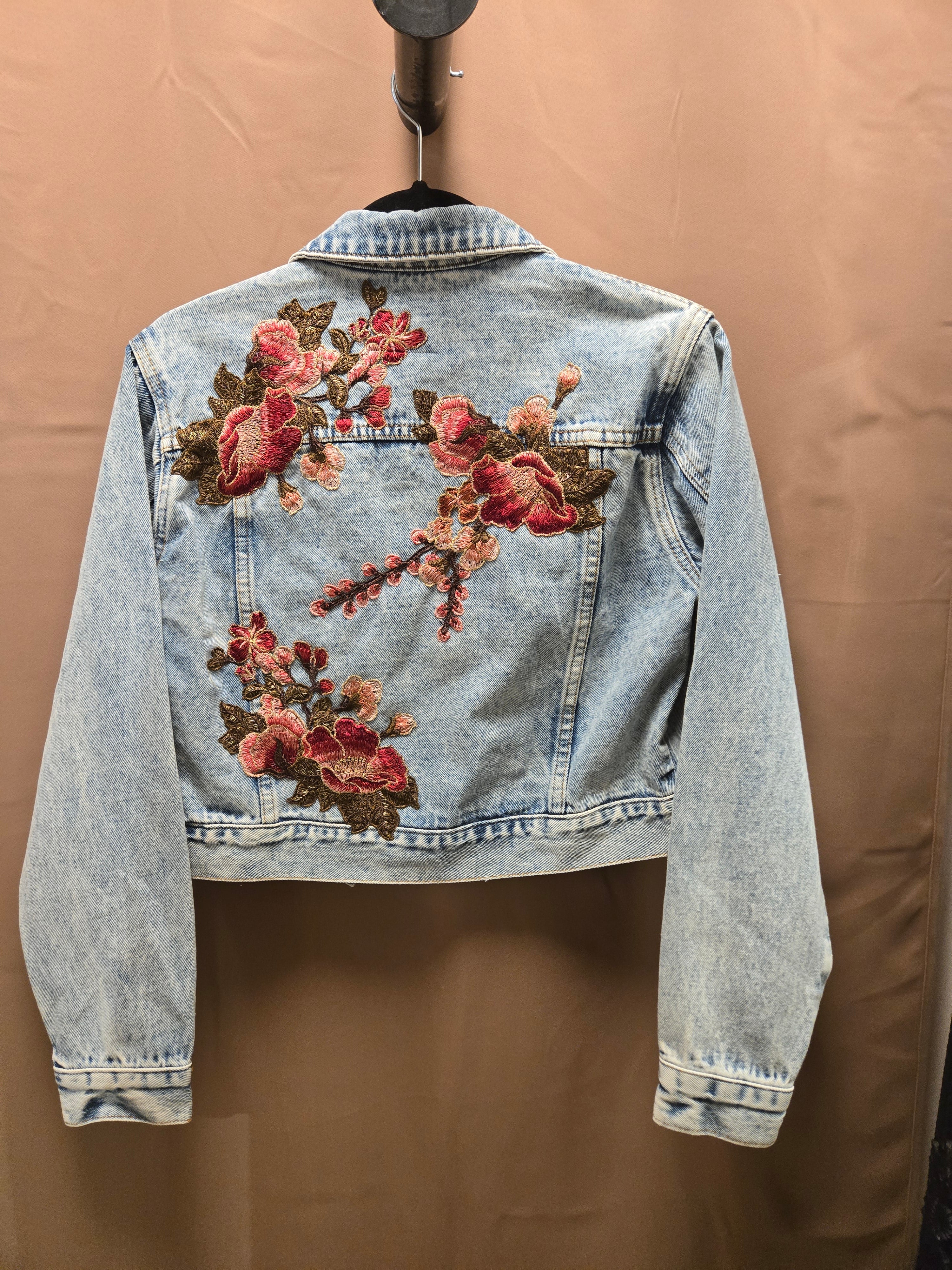 Custom Denim Jackets for Men & Women - Personalized Embroidered Denim Jackets - Trendy Vintage Style for Casual Wear & Street Fashion