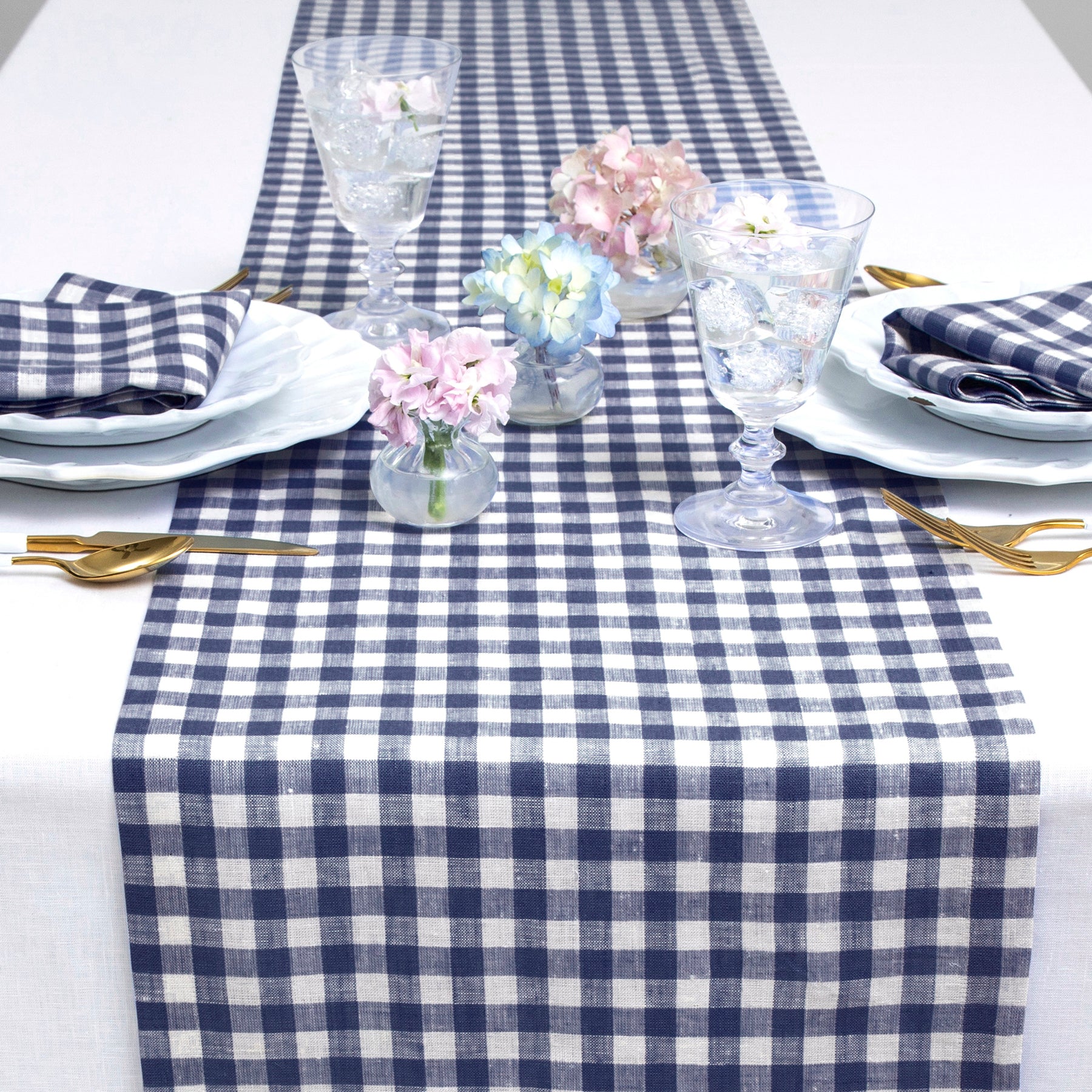 Stylish Gingham Table Runner for Dining & Kitchen Decor - Perfect for Farmhouse, Rustic, and Country Style Tables