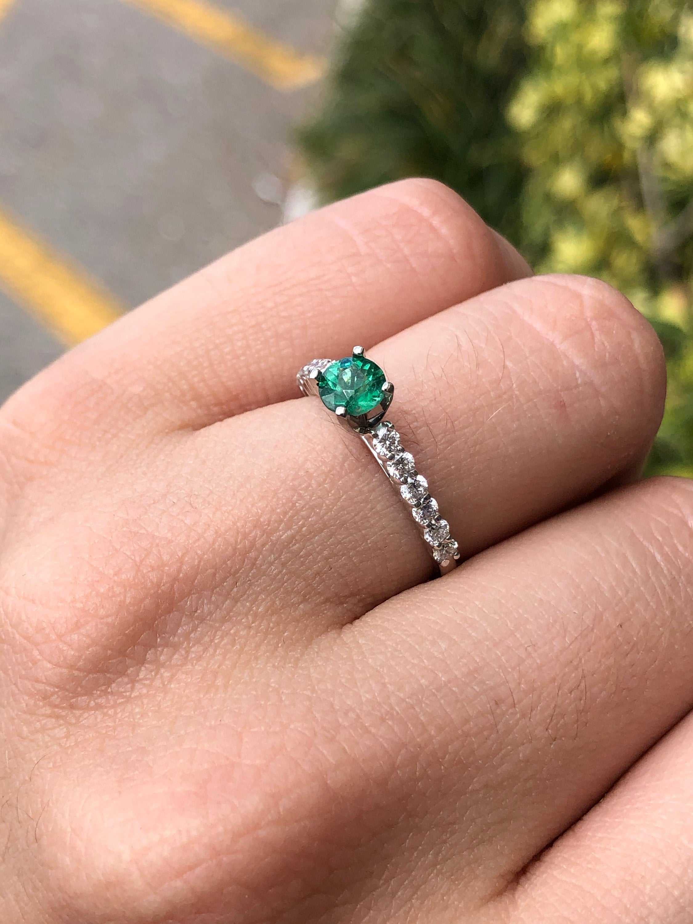 1.15 Carat Total Weight (TCW) Emerald & Diamond Accent 14K Gold Engagement Ring for Women - Perfect Proposal, Wedding & Anniversary Jewelry Gift