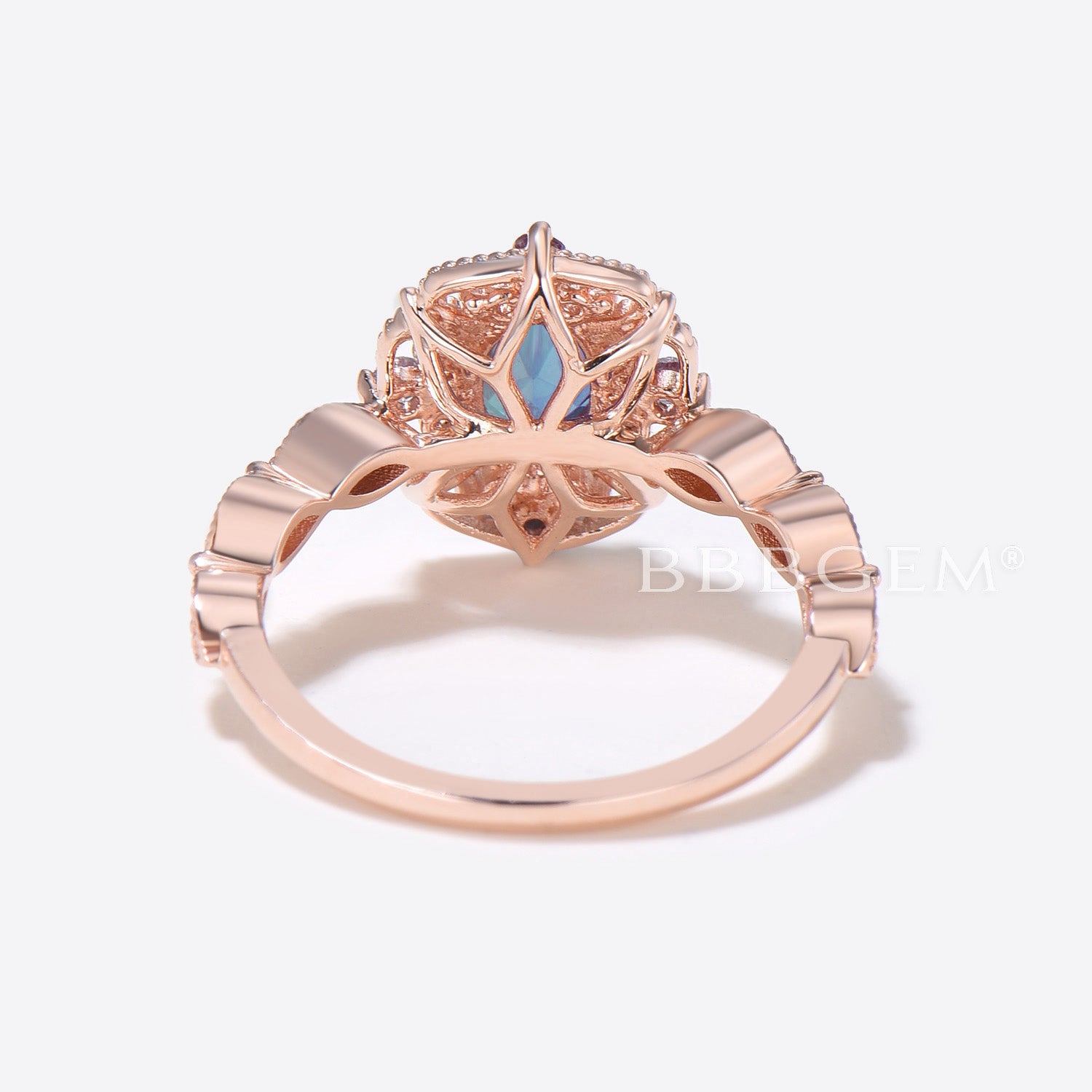 14K/18K Vintage Filigree Alexandrite Engagement Ring for Women - Elegant Wedding, Promise, Anniversary Jewelry Gift - Perfect for Proposals, Bridal Sets & Special Occasions