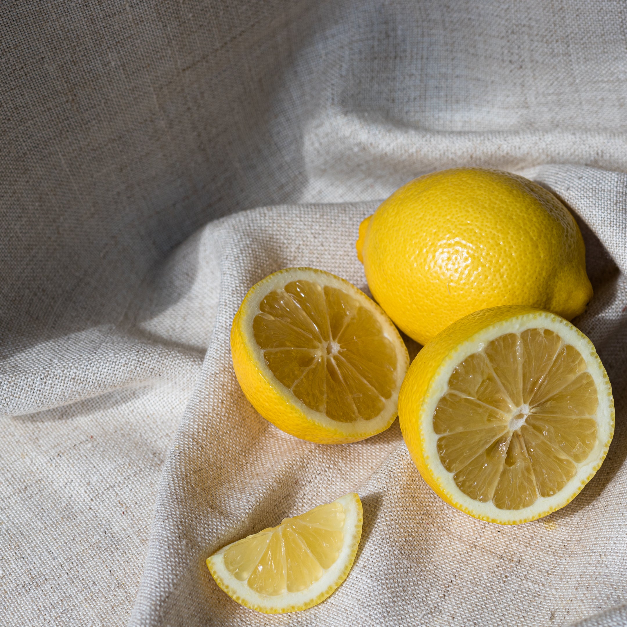 Pure Organic Lemon Essential Oil for Aromatherapy, Diffusers & DIY Skincare - 100% Natural Cold Pressed Oil for Relaxation & Home Fragrance