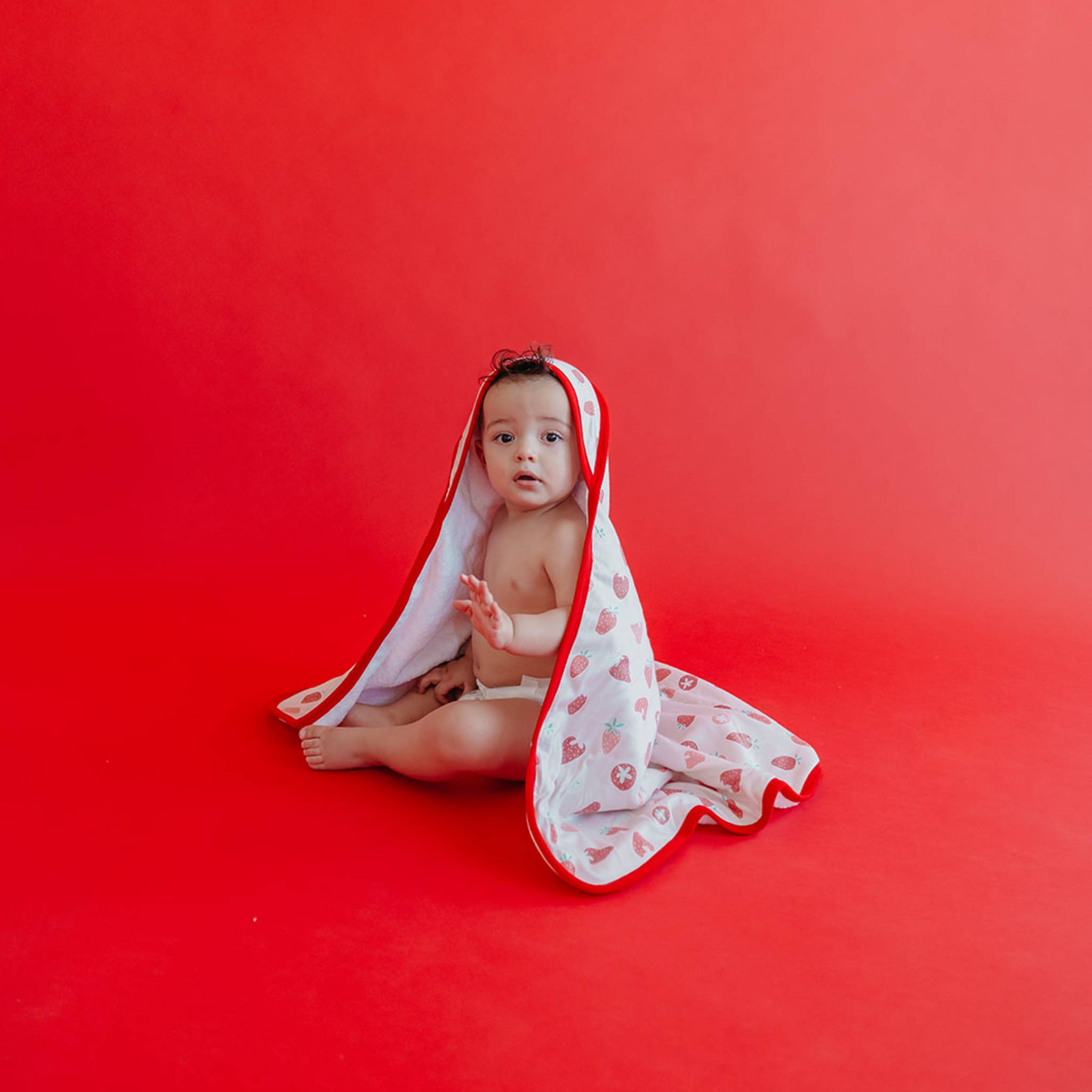 Premium Baby Knit Hooded Towel - Soft & Absorbent Strawberry Design for Newborns & Toddlers - Perfect for Bath Time, Swimming & After-Spa Care