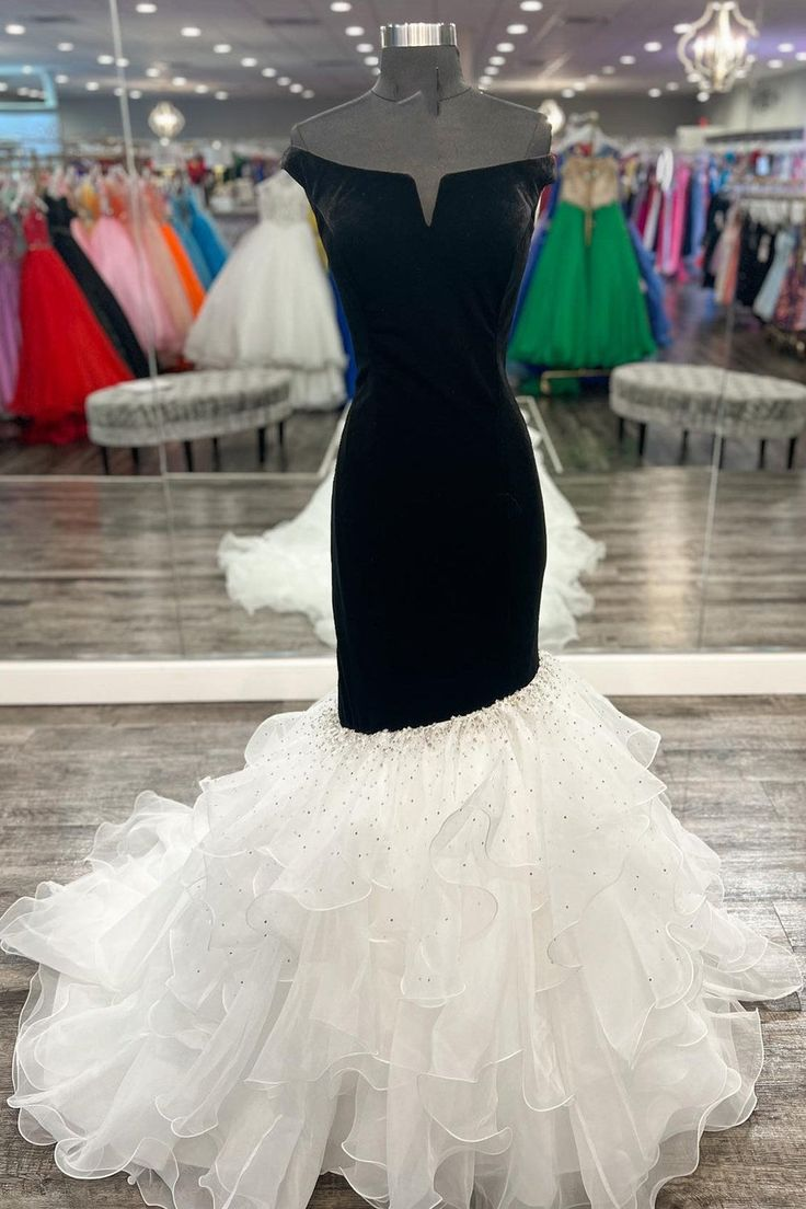 Elegant Black Velvet Off-The-Shoulder Trumpet Gown with Multi-Layer Skirt - Perfect for Formal Events, Prom, Evening Parties & Special Occasions