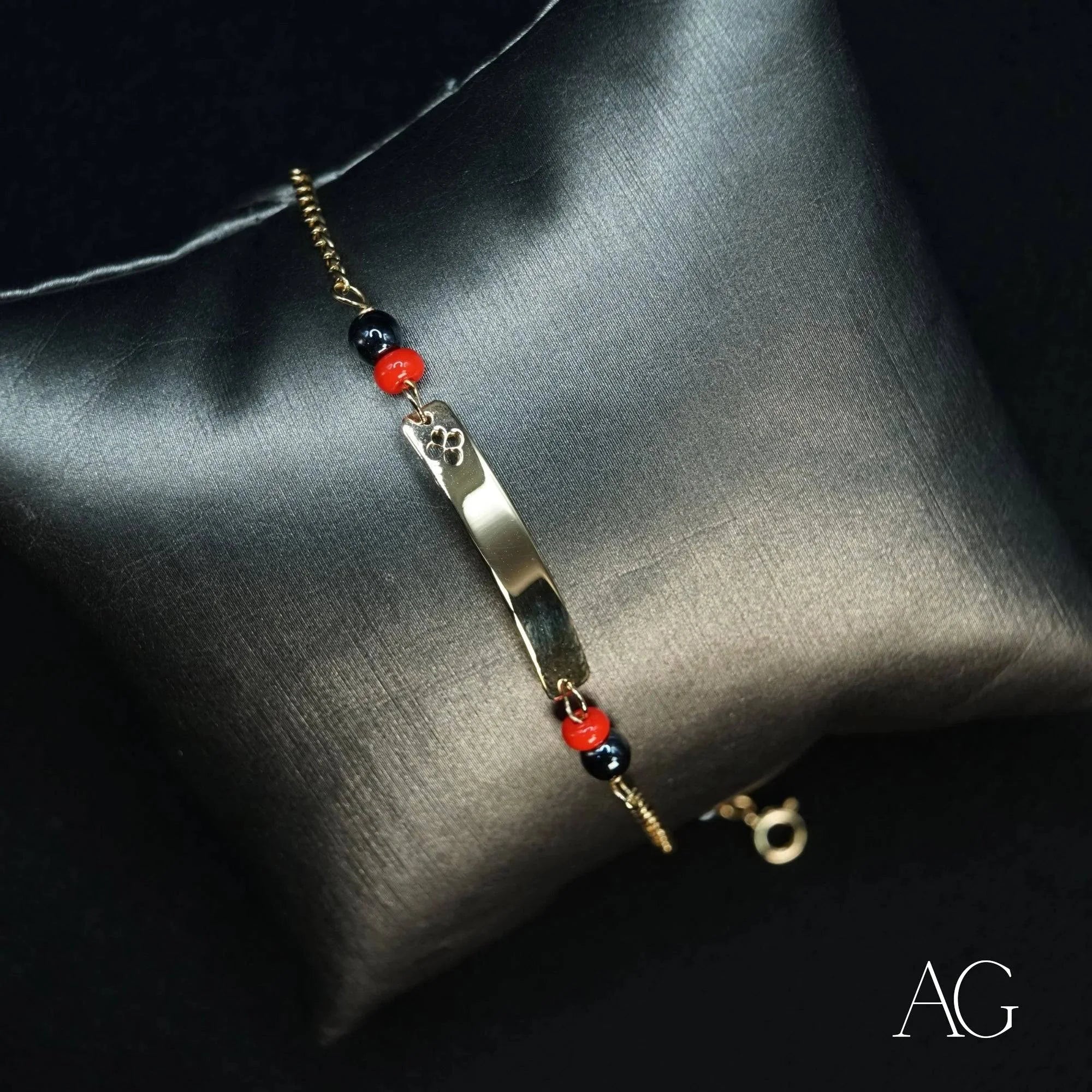 18K Gold Personalized Kids Bracelet with Black Coral - Custom Name Jewelry for Birthdays, Gifts & Special Occasions