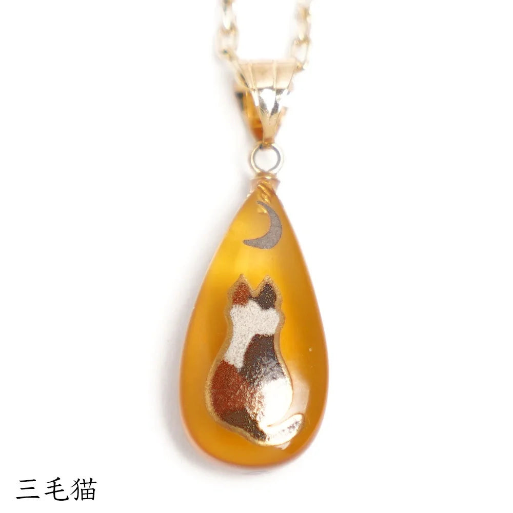 Handcrafted Japanese Maki-e Urushi Lacquer Pendant Necklace - Elegant White Tortoiseshell & Calico Cat Design | Traditional Artisan Jewelry for Women | Perfect Gift for Special Occasions & Cultural Enthusiasts