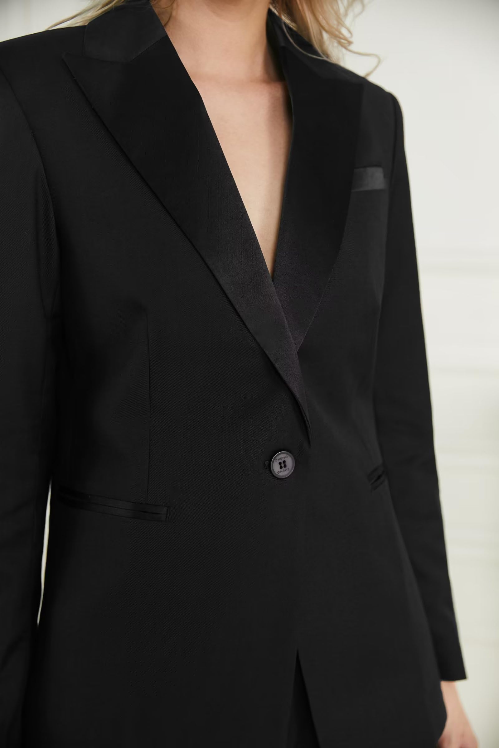 Elegant Satin Peaked Lapel 3-Piece Women's Suit Set - Professional Office Wear for Business Women | Perfect for Corporate Meetings, Interviews & Formal Events