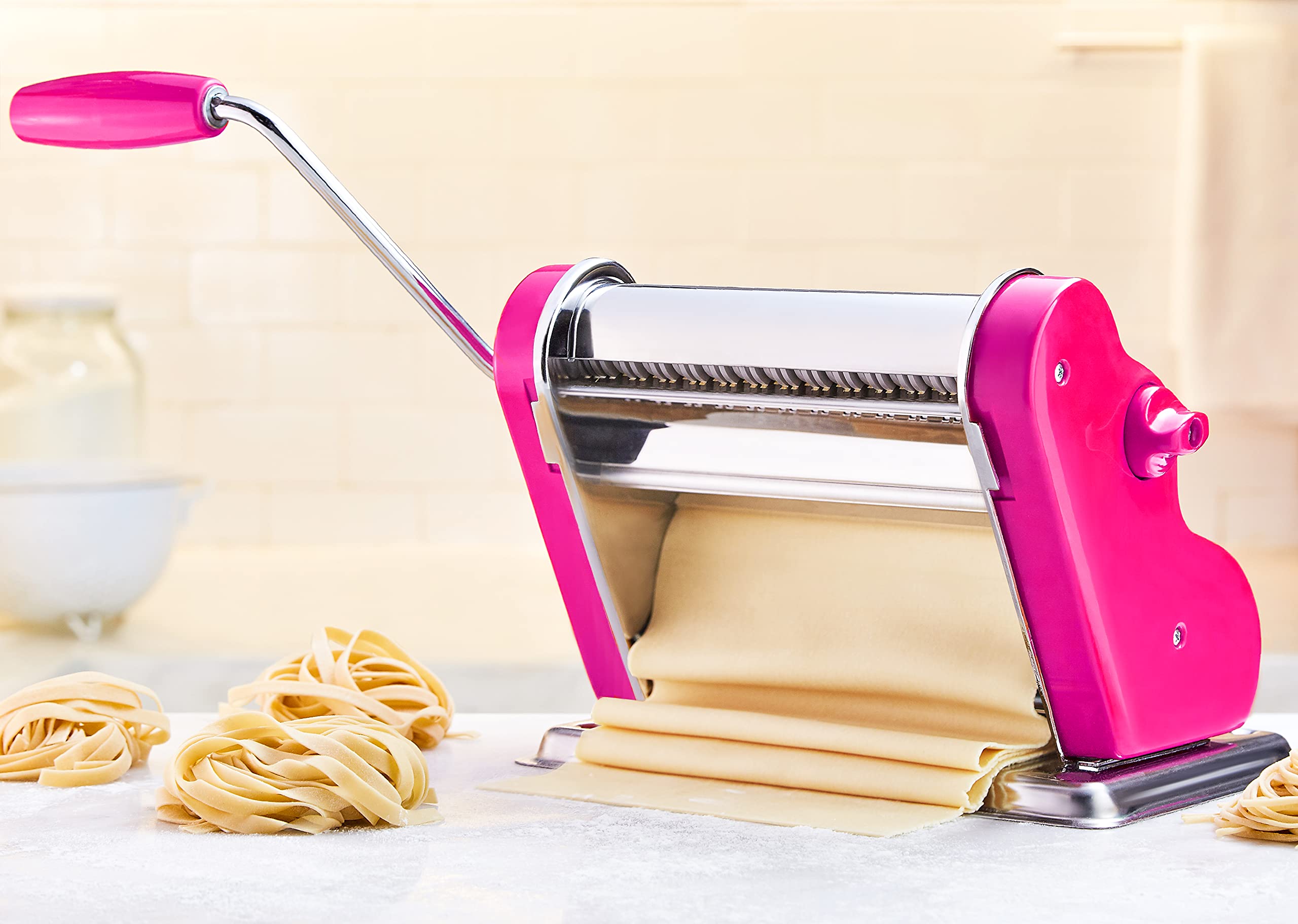 PASTALINDA Classic 200 Pasta Maker Machine - 20cm Wide Rollers, 9 Thickness Settings, 2 Cutting Options, Stainless Steel with Reinforced Hand Crank & Clamps (Fuchsia Pink) | Perfect for Homemade Pasta, Ravioli, Lasagna & Italian Cooking | Ideal Kitchen Gift for Chefs & Home Cooks