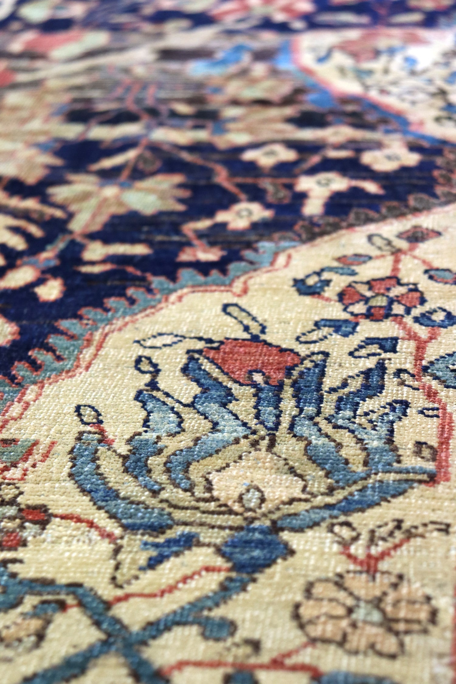 Antique Ferahan Sarouk Handwoven Traditional Persian Rug - JF8586 - Perfect for Living Room, Bedroom & Home Decor