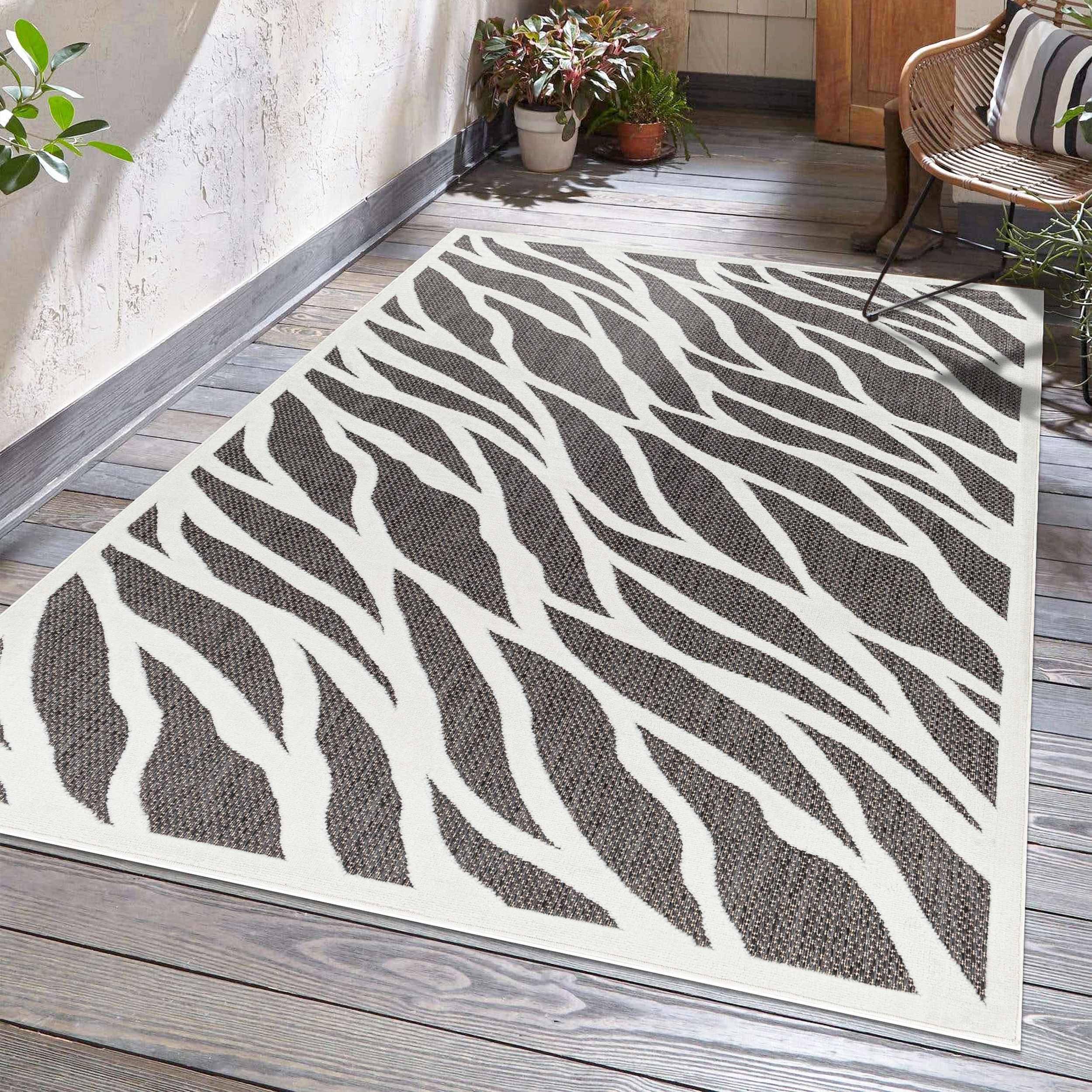 Hauteloom Astra Indoor Outdoor Area Rug - Gray - 7'10