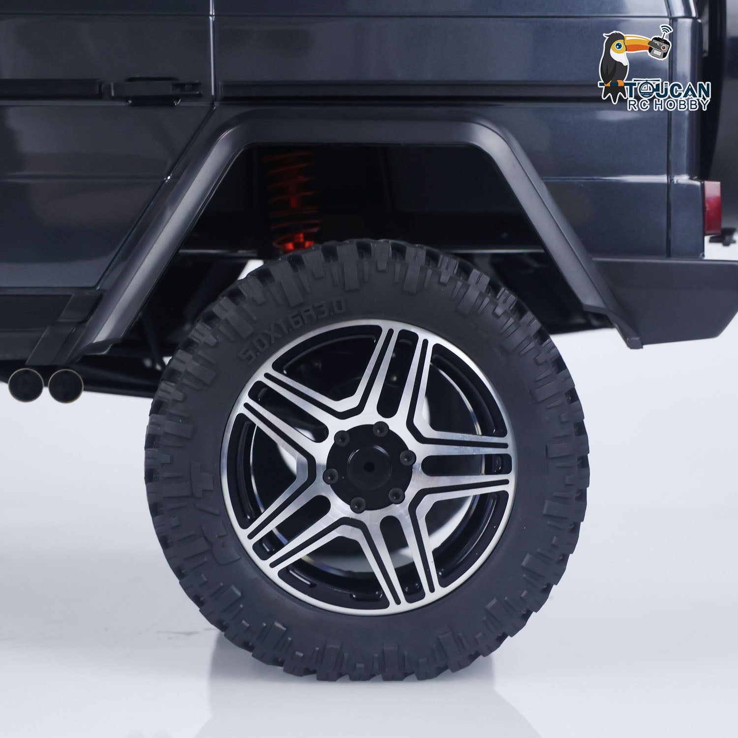 1/8 Scale TRACTION HOBBY RC Rock Crawler - KM5 Portal Axle Differential Lock 4WD Off-Road Truck with 2-Speed Gearbox & 775 Brushed Motor (PNP) - Perfect for Trail Crawling, Rock Racing and Outdoor Adventure