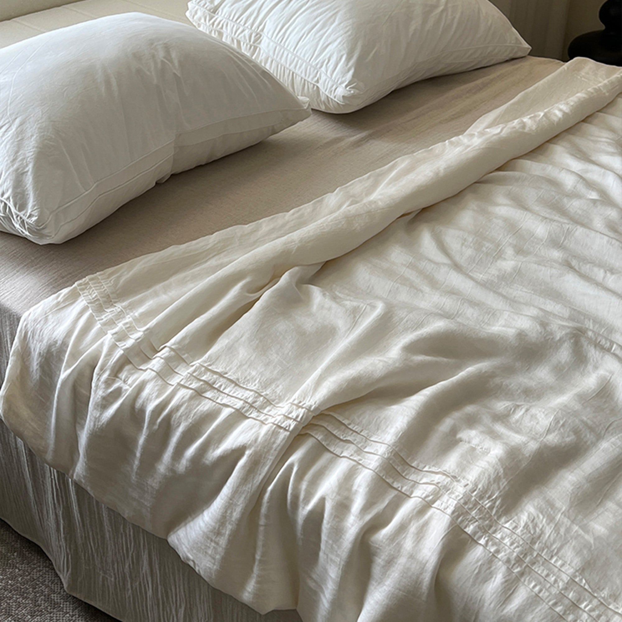 Breathable Tencel Lyocell Summer Comforter - Ultra Soft Cooling Bedding - Machine Washable Queen Size - Perfect for Hot Sleepers & Warm Weather Nights