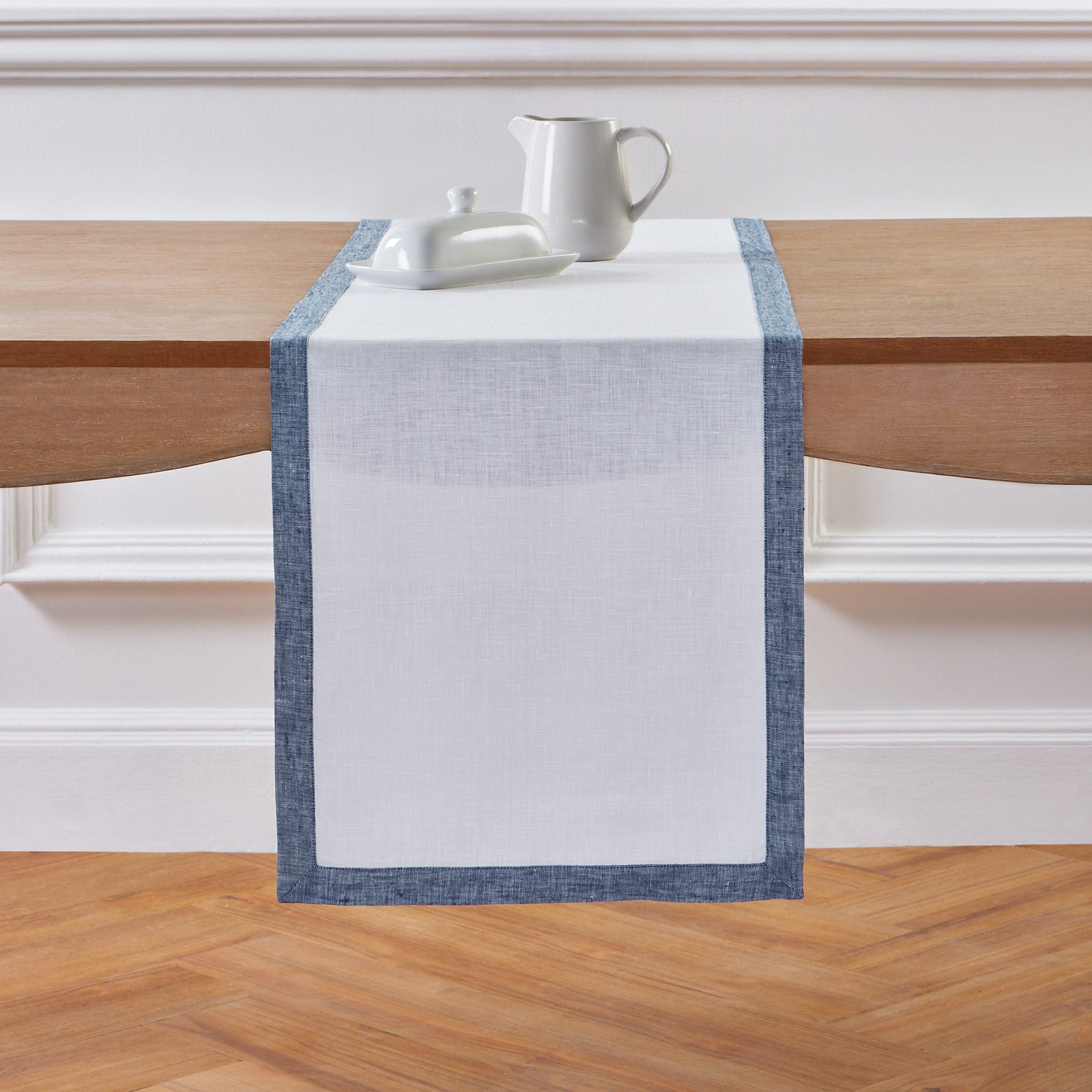 Elegant Classic Table Runner for Dining Room Decor - Perfect for Weddings, Holidays & Home Decor