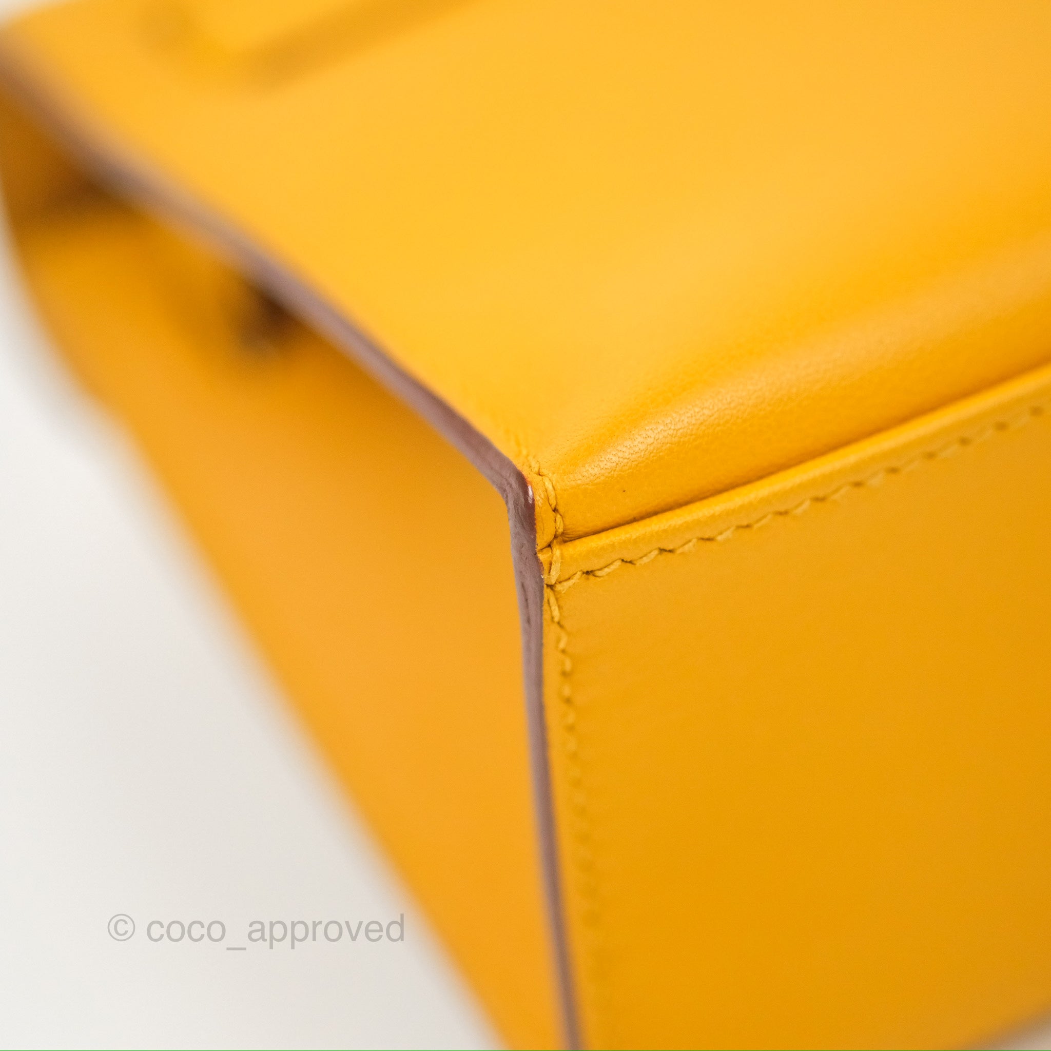 Hermès Kelly Mini Pochette Bag in Jaune Ambre Swift Leather with Gold Hardware - Luxury Crossbody Clutch for Women, Perfect for Evening Parties and Special Occasions