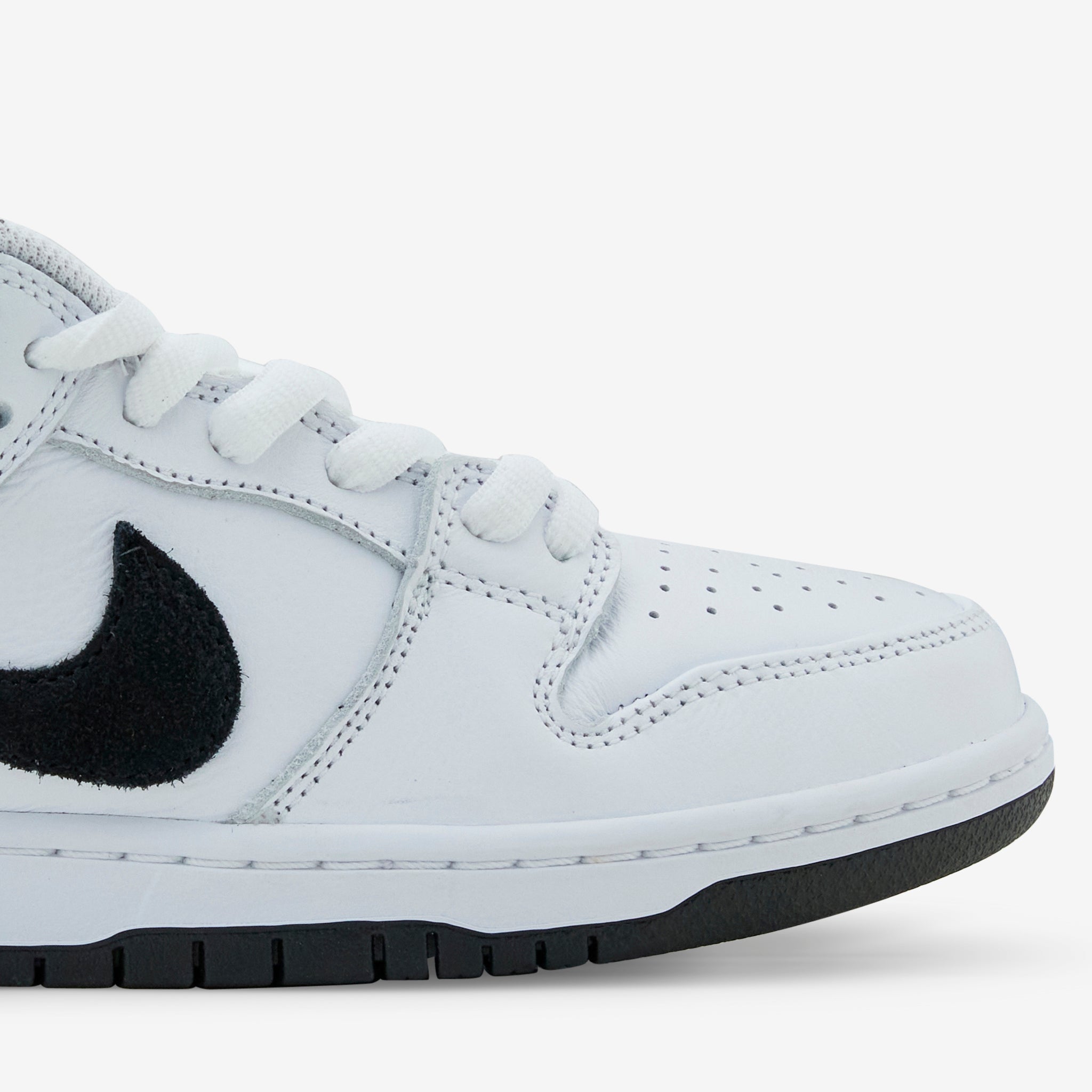 Nike Dunk Low Pro SB Sneakers - White & Black Colorway | Men's & Women's Casual Skate Shoes | Perfect for Streetwear, Skateboarding & Everyday Fashion