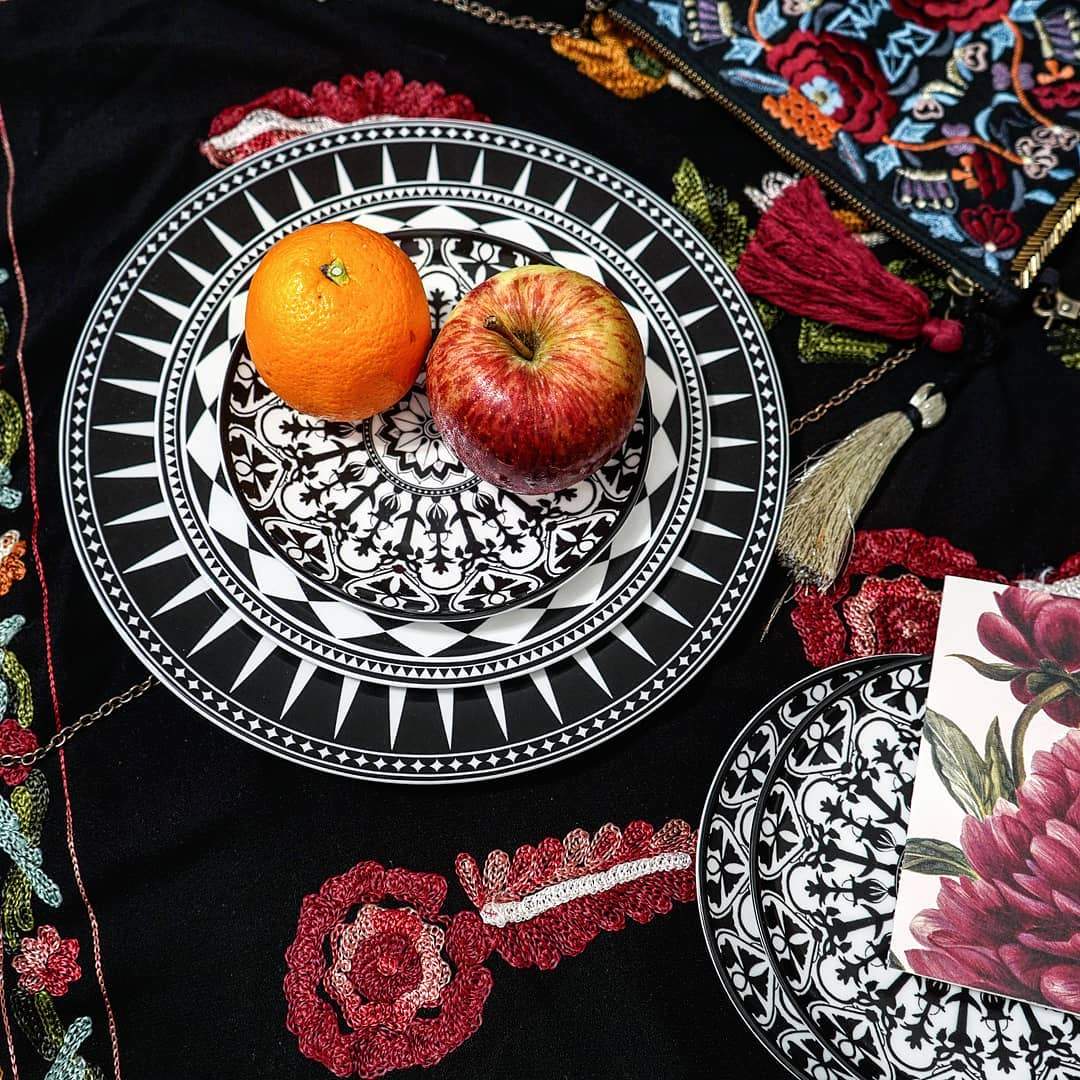 Premium Black Burst Bone China Dinnerware Set - 16-Piece Elegant Porcelain Tableware for Formal Dining, Holidays & Special Occasions