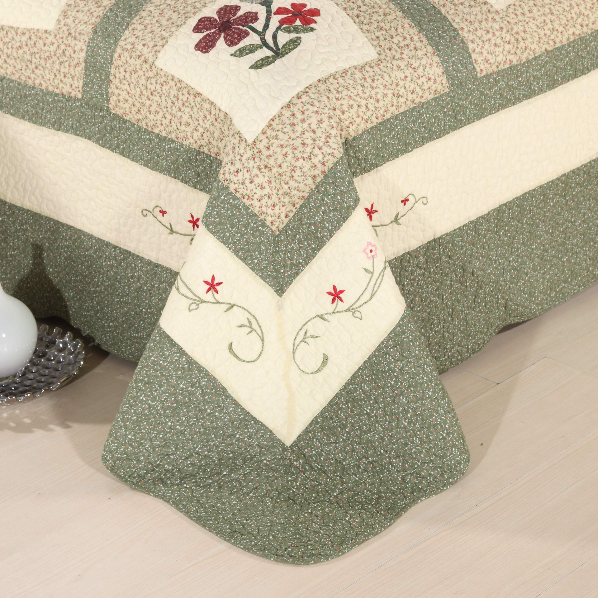VCTOPS Farmhouse Green 2-Piece Embroidered Floral Quilted Bedspread Set - 100% Cotton Reversible Patchwork Coverlet with 1 Quilt & 1 Pillow Sham (Twin Size) - Perfect for Cozy Bedroom Decor, Guest Room & Farmhouse Style Home
