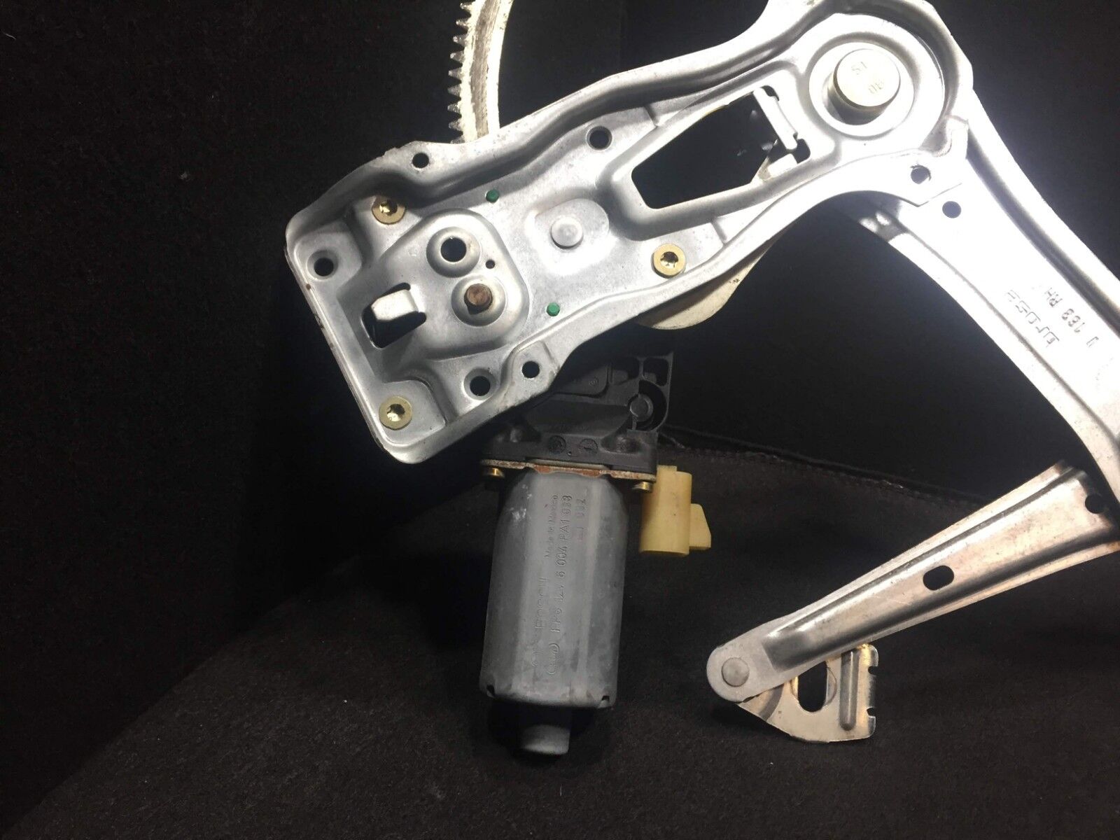 Mercedes W163 Front Right Passenger Door Window Regulator Motor OEM Replacement - Compatible with 00 01 02 03 Models - Perfect for Window Repair & Maintenance