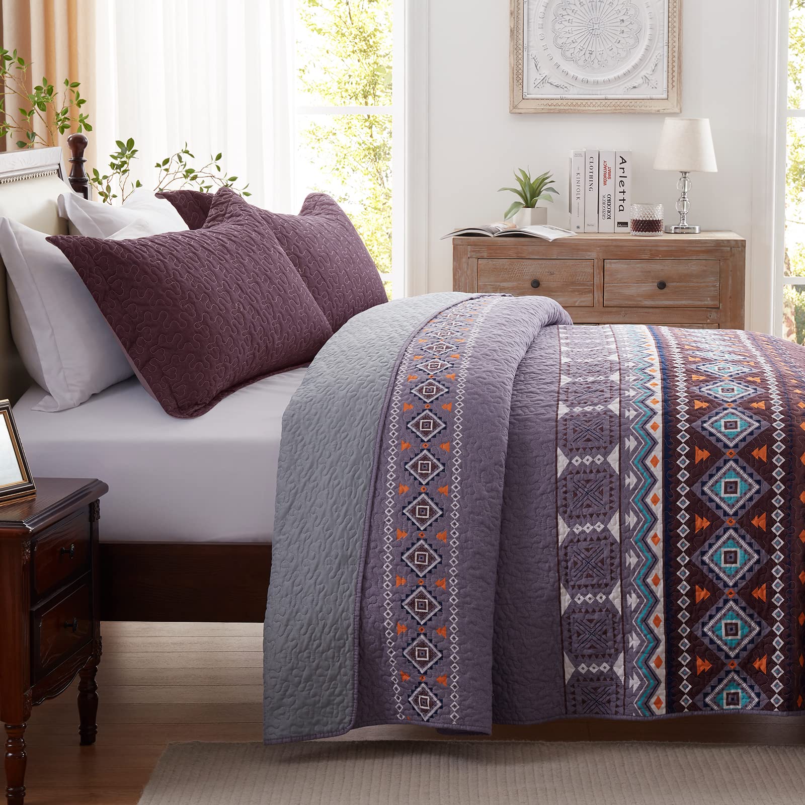 LEAONME Full/Queen Size 3-Piece Quilt Set - Lightweight Reversible Microfiber Bedspread Coverlet & 2 Pillow Shams - All Season Oversized 90x98 Inch Bohemian Purple Bedding | Perfect for Guest Rooms, Master Bedrooms & Bohemian Home Decor