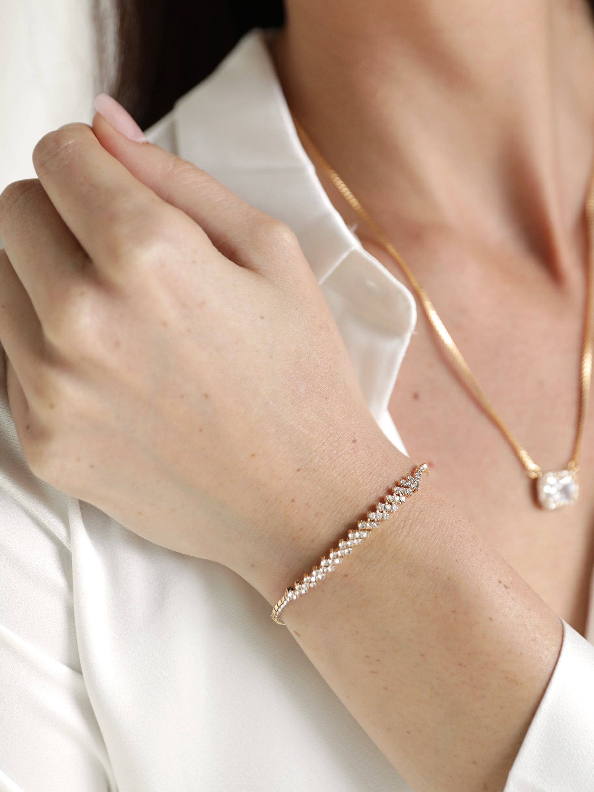 Elegant Adjustable Shine Bracelet for Women - Perfect for Parties, Weddings & Everyday Wear