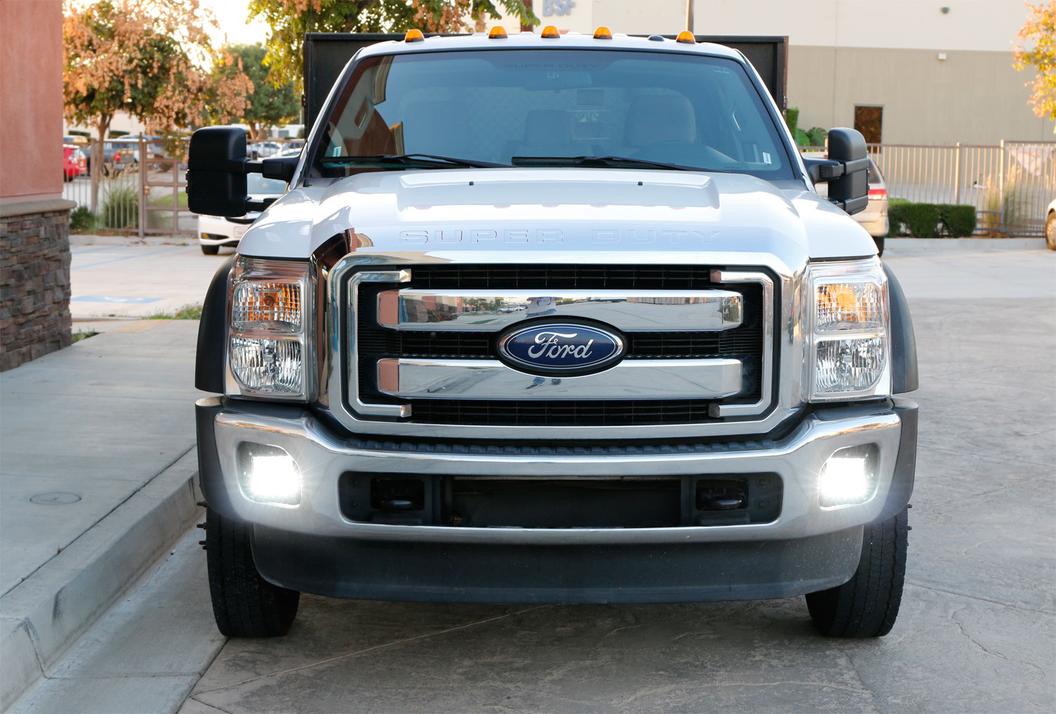 100W Hybrid Beam LED Pods with Fog Light Bracket & Wiring Kit - Compatible with 2011-2016 Ford F250 F350 Super Duty - Off-Road, Fog Lights, Night Driving, Work Trucks