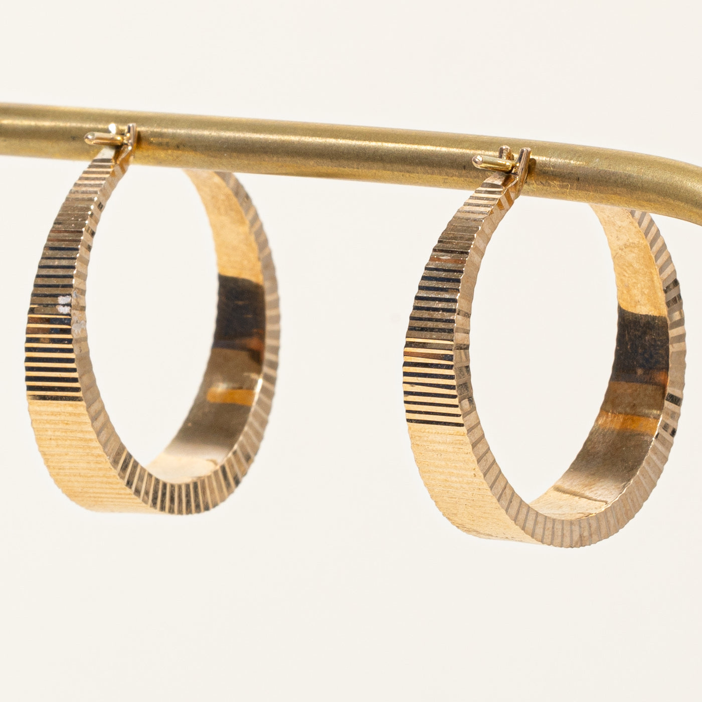 14K Yellow Gold Hoop Earrings for Women - Classic Circle Huggie Earrings for Everyday Wear | Perfect Gift for Birthday, Anniversary & Valentine's Day