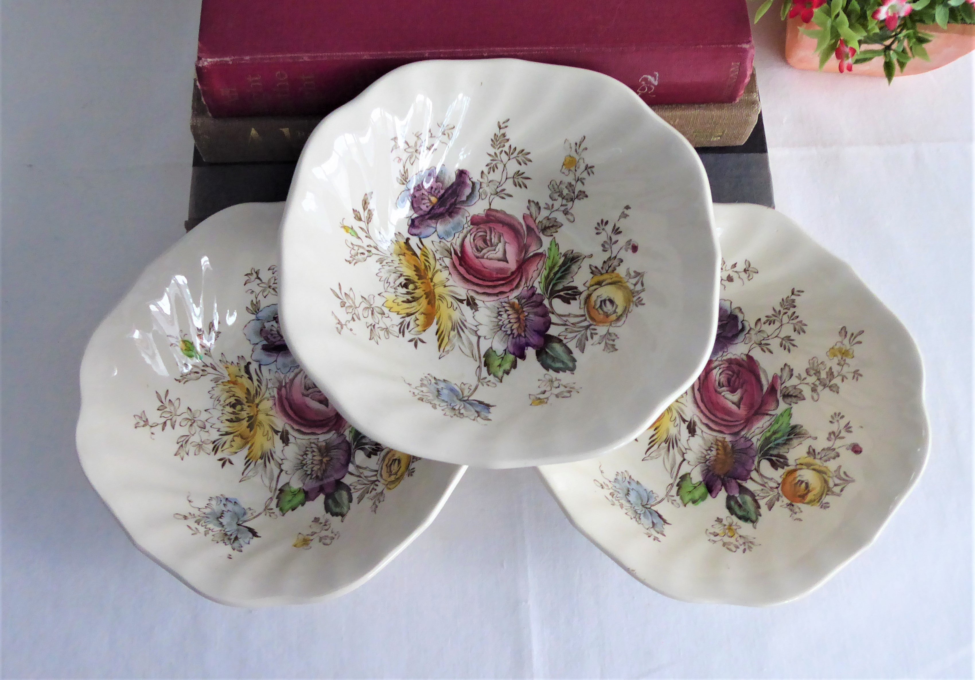 Vintage Johnson Brothers Sheraton Floral Polychrome Cereal Bowls Set of 3 - 1940s Square Design for Breakfast, Dessert & Antique Tableware Collection