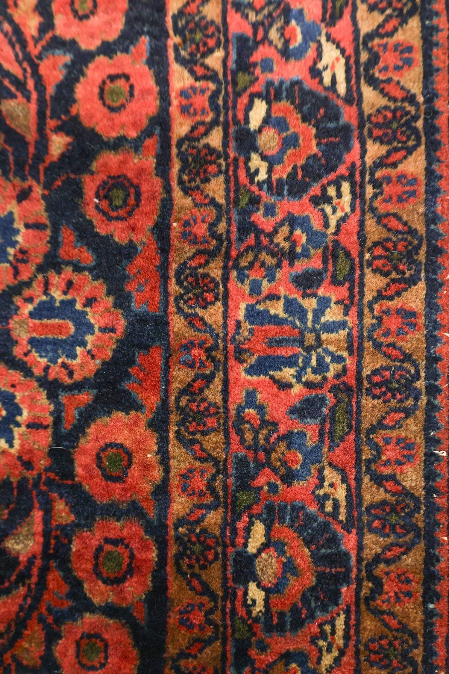 Antique Sarouk Handwoven Traditional Persian Rug J75397 - Perfect for Living Room, Bedroom & Home Decor