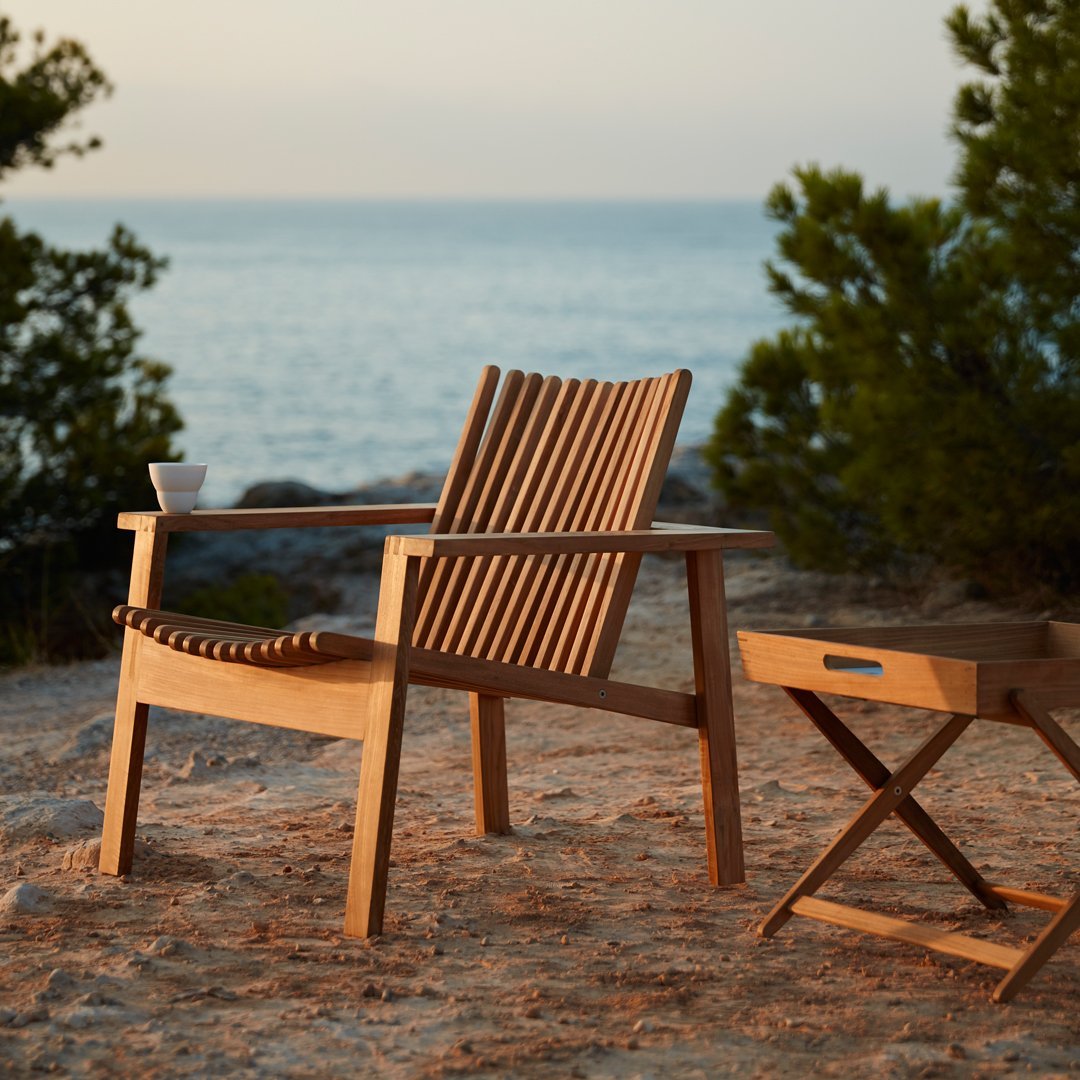 Premium Amaze Outdoor Lounge Chair - Waterproof & Foldable Patio Furniture for Backyard, Poolside, Beach, and Garden Relaxation