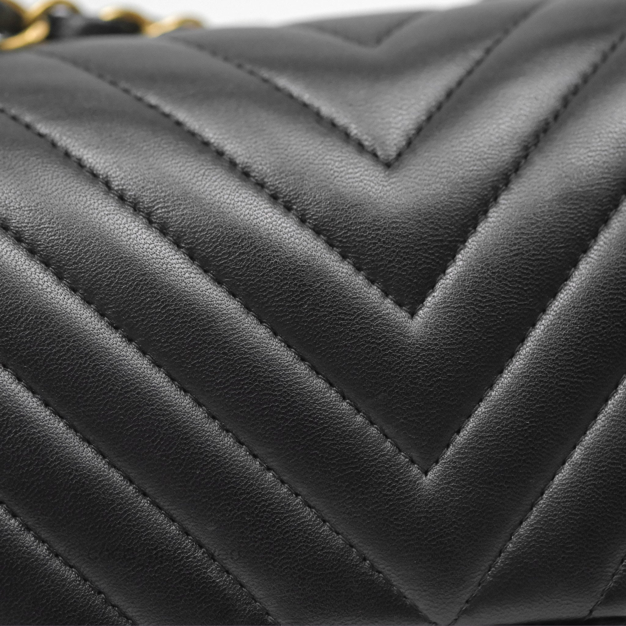 Chanel Classic M/L Medium Flap Chevron Black Lambskin Gold Hardware Bag - Luxury Designer Handbag for Women, Perfect for Evening Events & Special Occasions