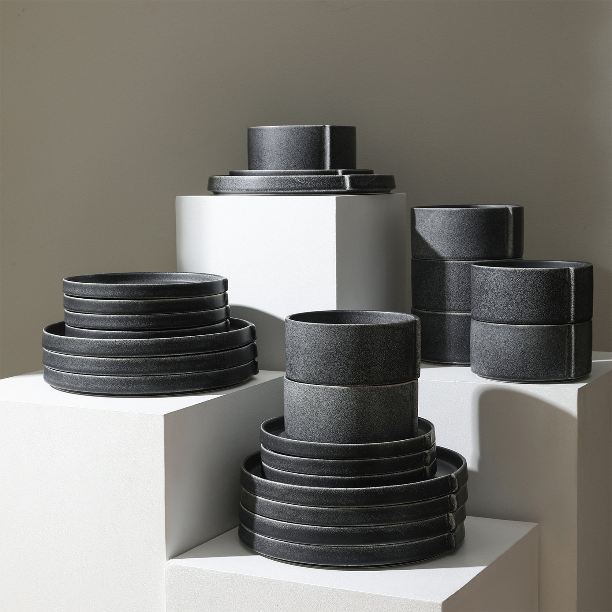 Premium Bao Stoneware Dinnerware Set - 16-Piece Charcoal Gray Ceramic Plates & Bowls - Durable & Stylish for Everyday Dining, Entertaining & Restaurant Use