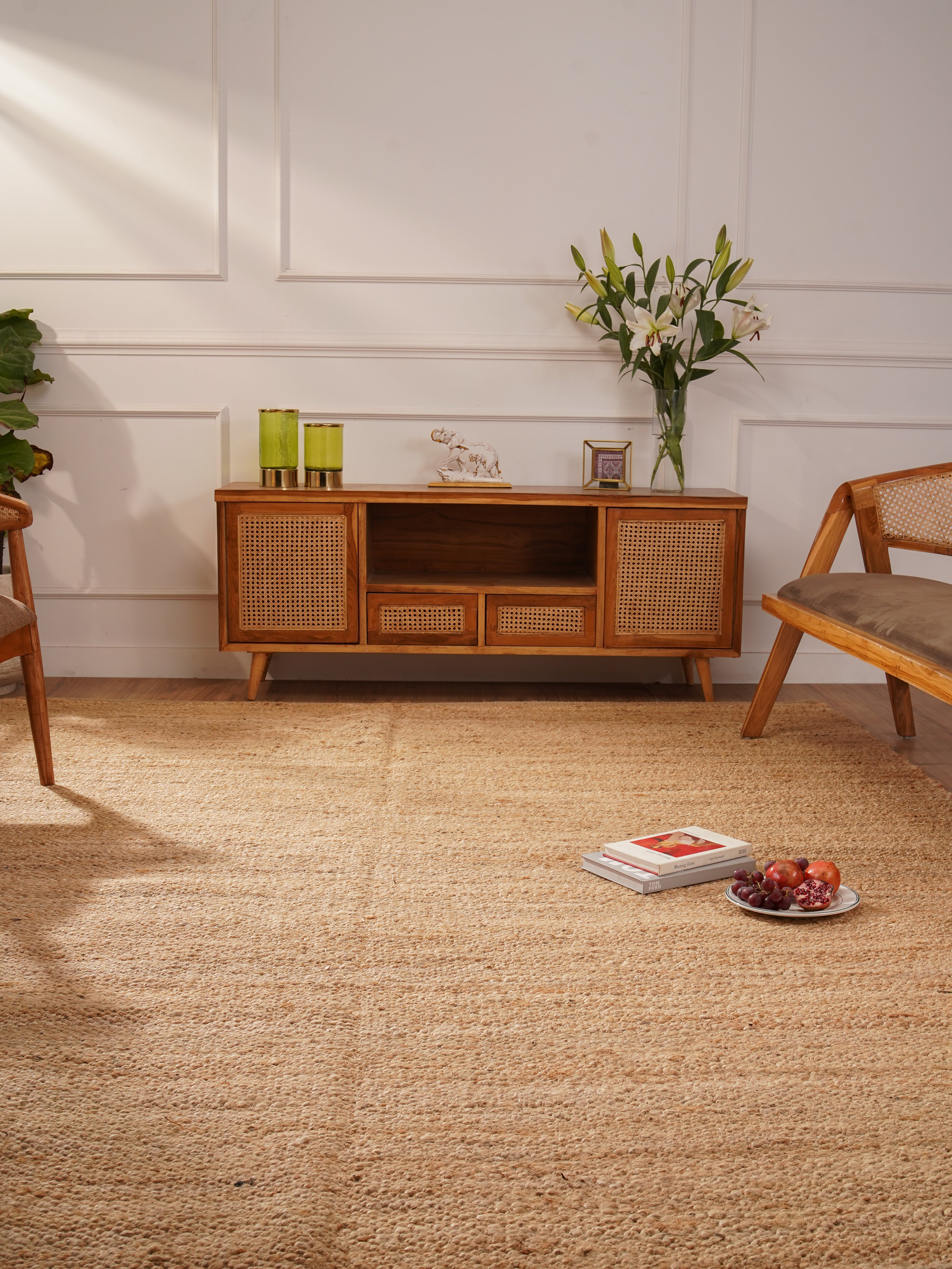 Classic Handwoven Jute Braided Rug - Natural Fiber Floor Mat for Living Room, Bedroom, or Entryway - Eco-Friendly Home Decor