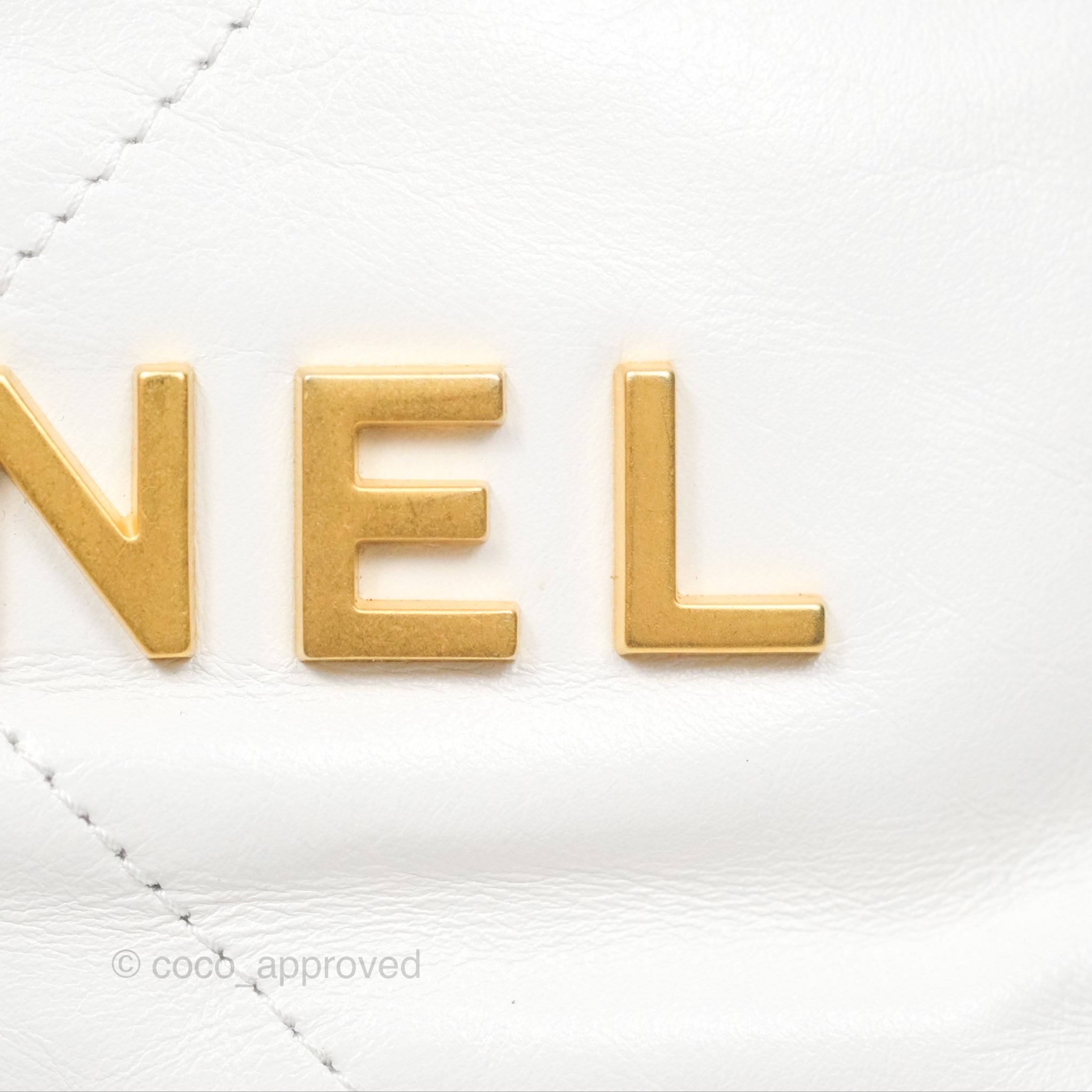 Chanel 22 Mini Bag in White Shiny Crumpled Calfskin Leather - Luxury Crossbody Purse for Women, Perfect for Date Night & Evening Events
