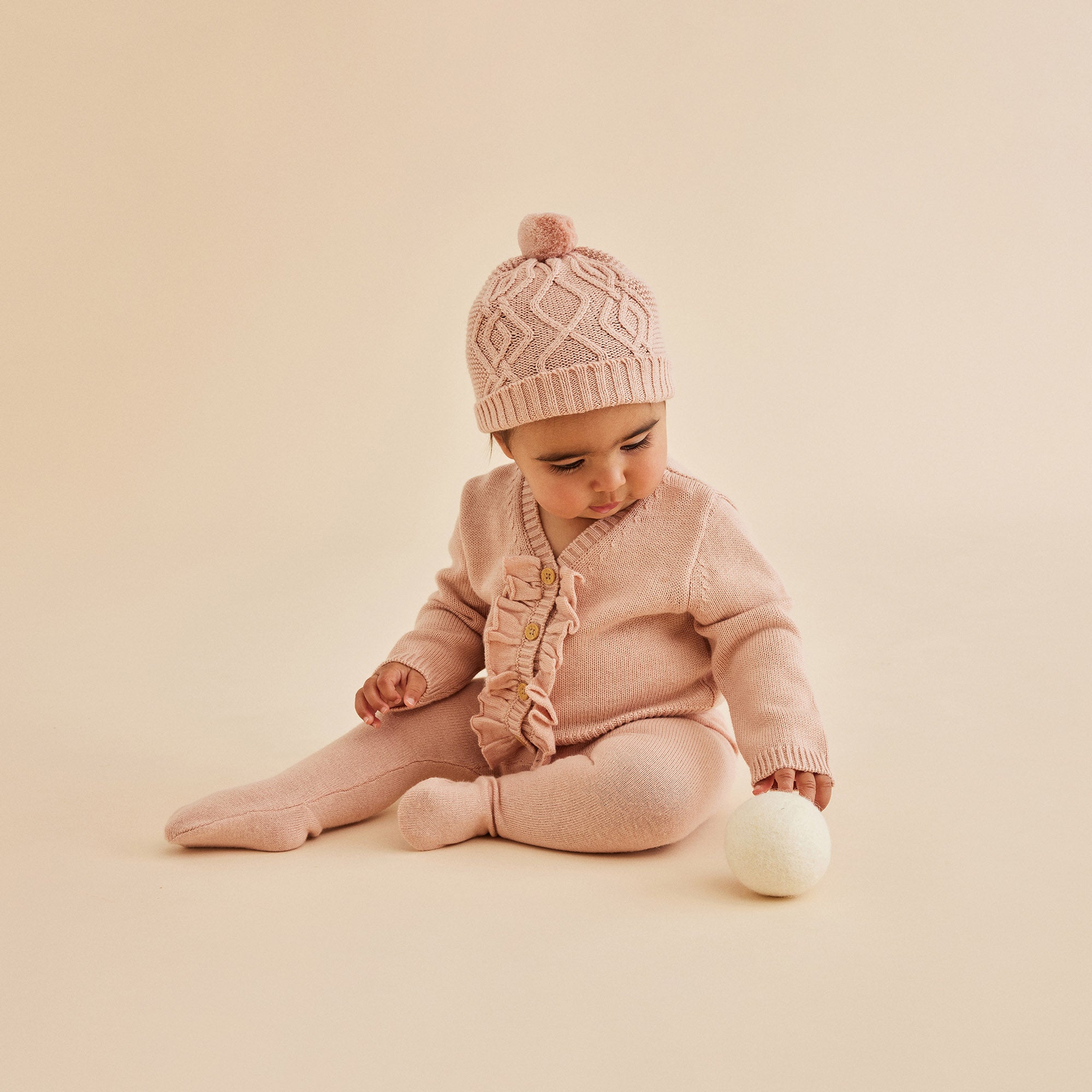 Warm Knitted Cable Hat for Women & Men - Winter Beanie with Classic Cable Design - Perfect for Skiing, Hiking & Cold Weather