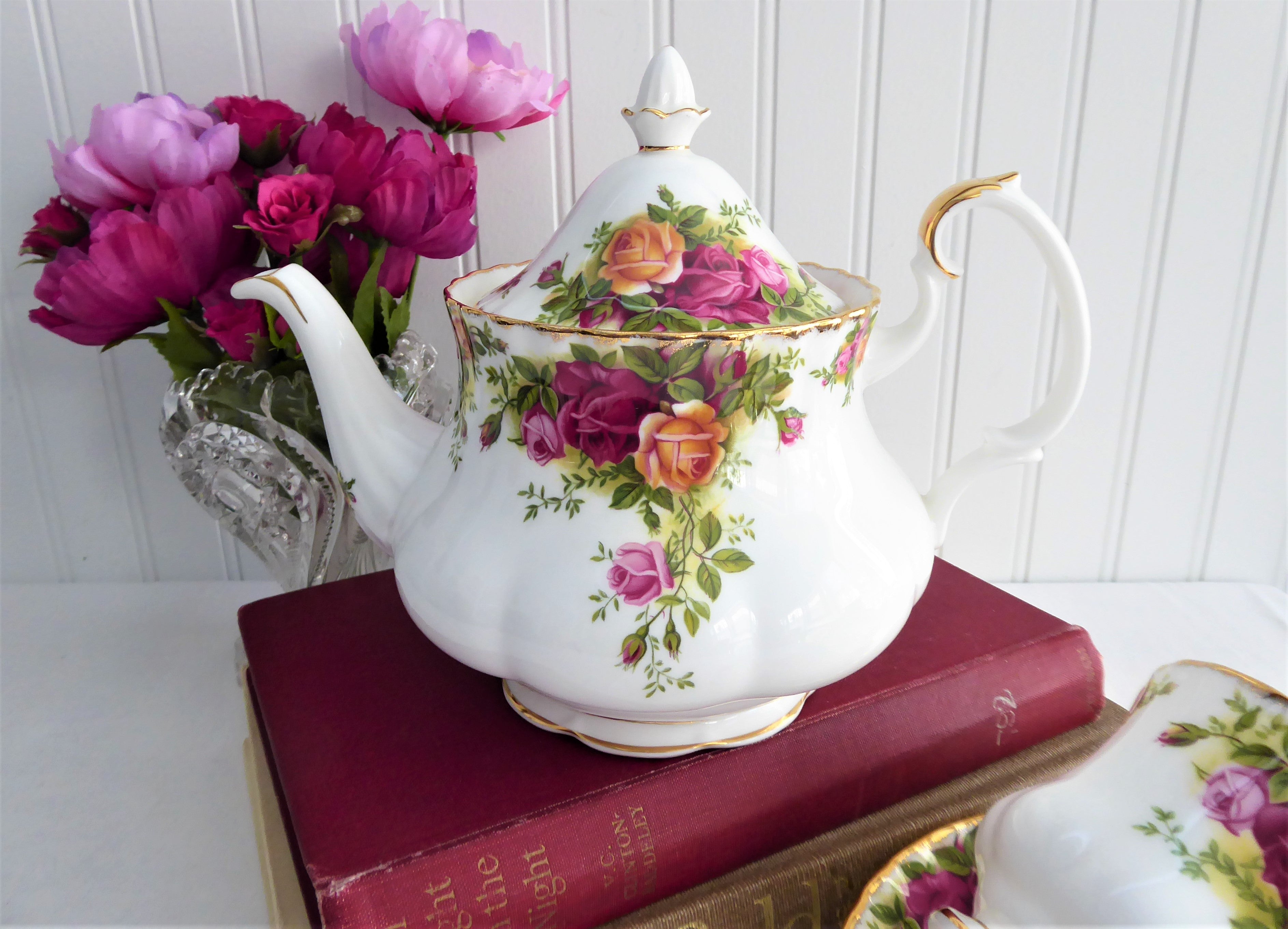 Royal Albert Old Country Roses Teapot 26oz - English Bone China Teapot (1974-1992) | Perfect for Afternoon Tea, Bridal Showers & Vintage Collectors